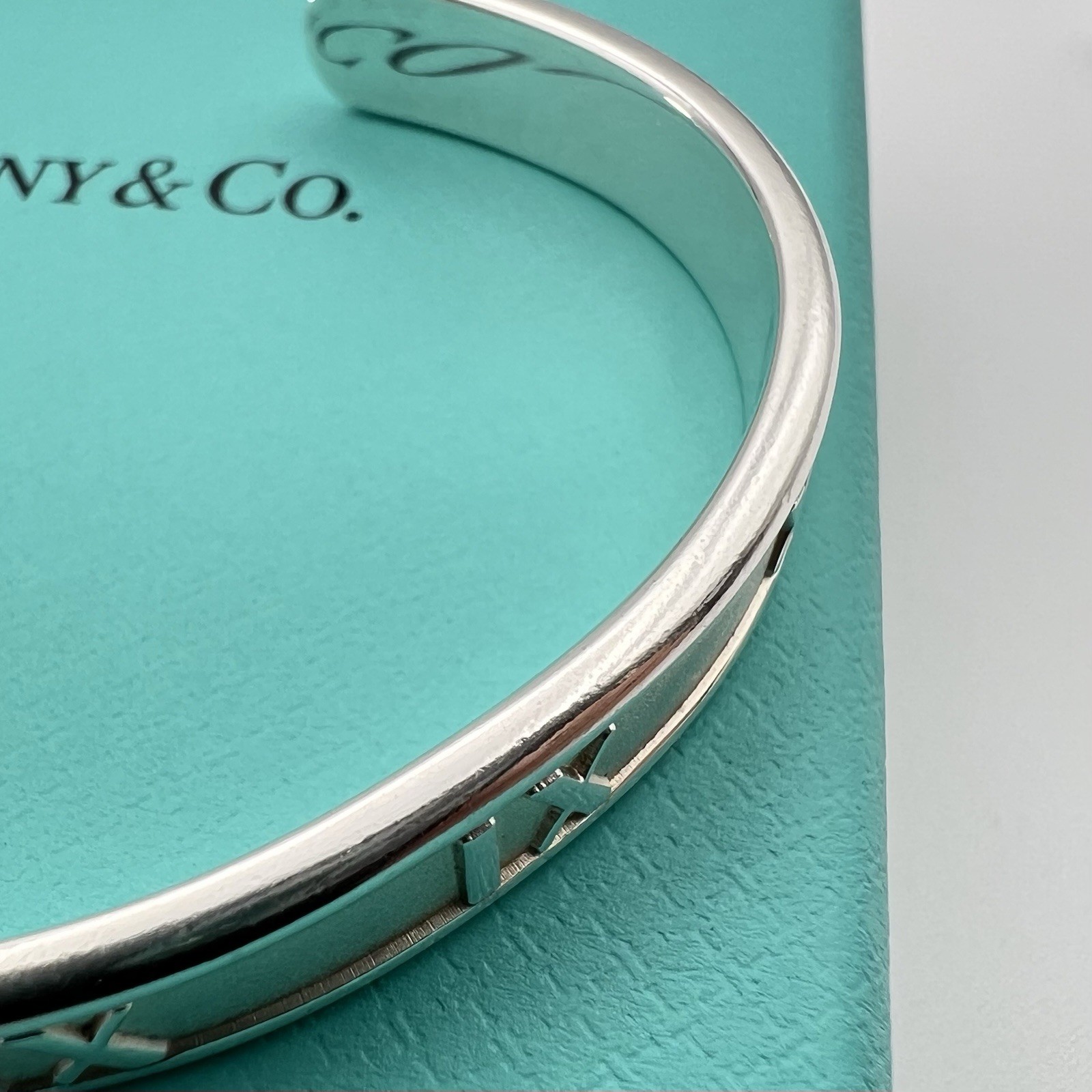 Tiffany & Co Atlas Cuff Bangle 925 Silver 16cm / 6.3in Vintage 1995 Pouch Box
