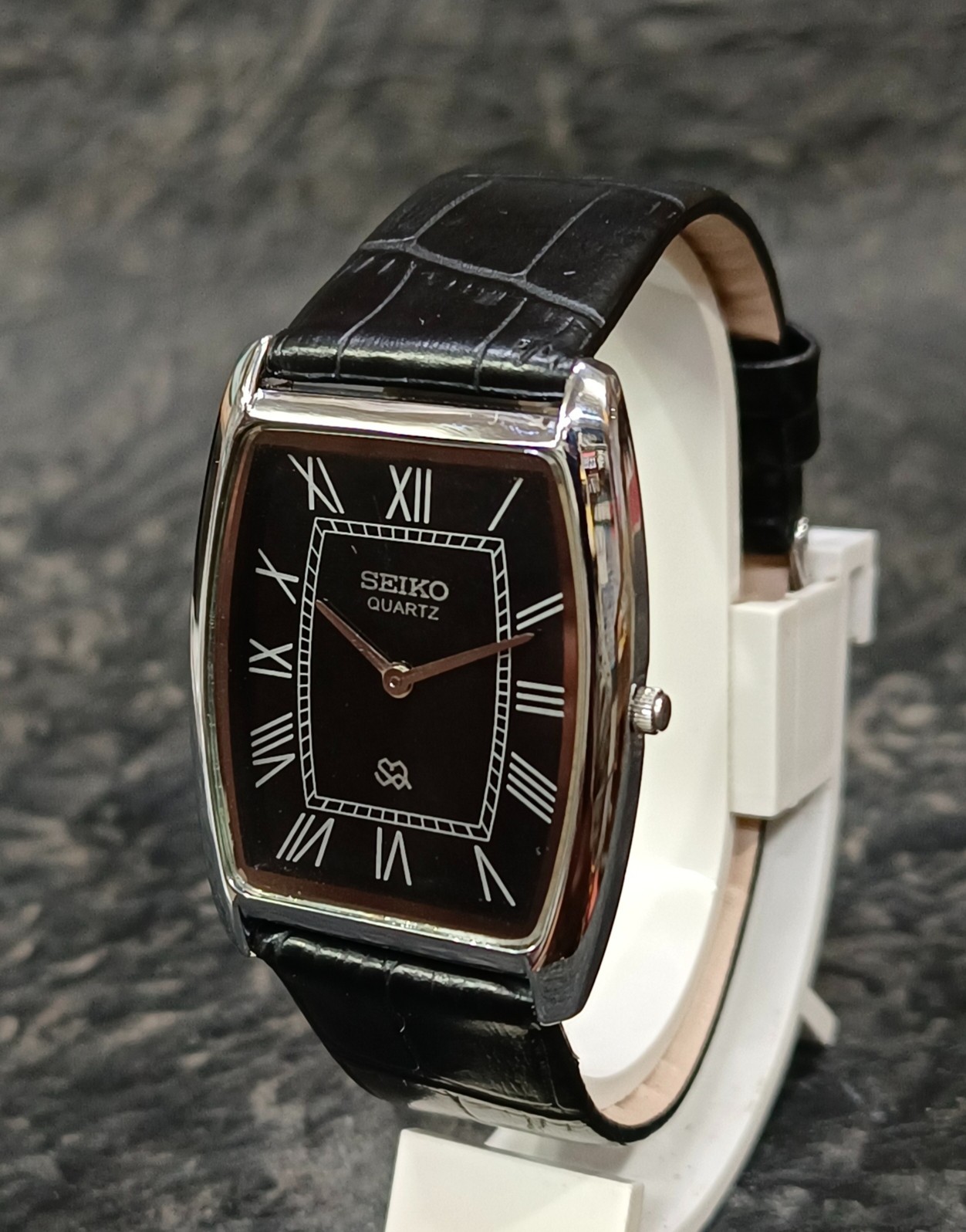 Seiko Quartz Tank Style Slim Watch Two Hands Classic Roman Dial Dress Wristwatch