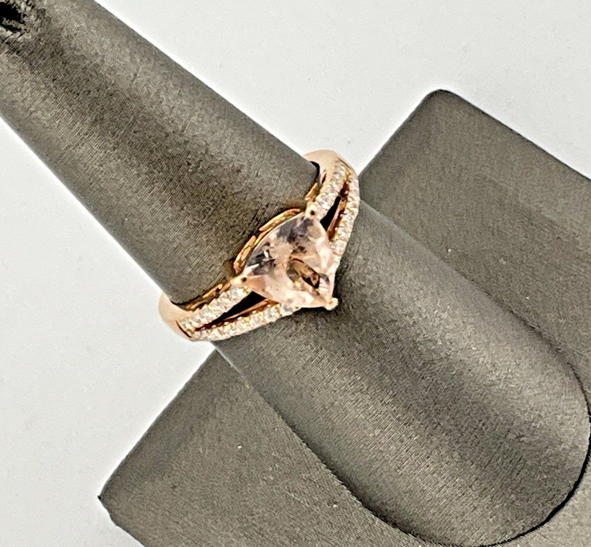 14k Rose Gold 1.0cttw Trillion Morganite, .30cttw Nat Diamond Ladies Ring SZ 7