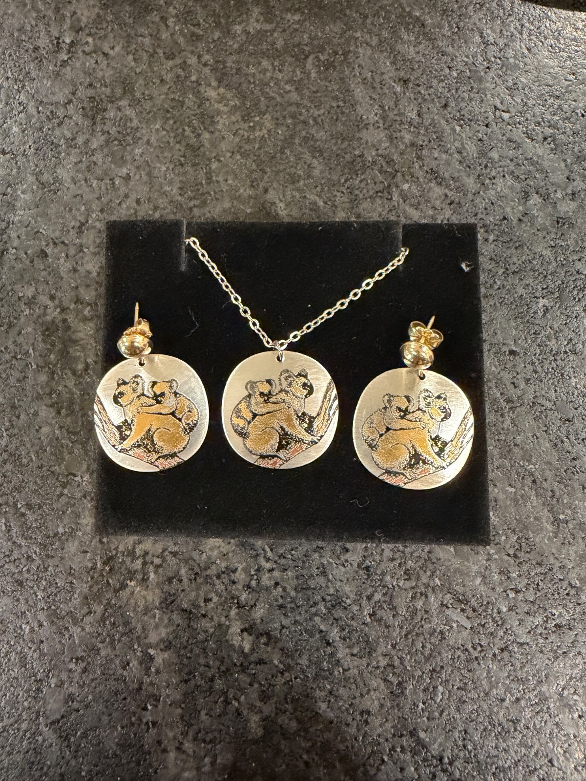 Reed and Barton vintage Damascene necklace and earring set. Excellent condition