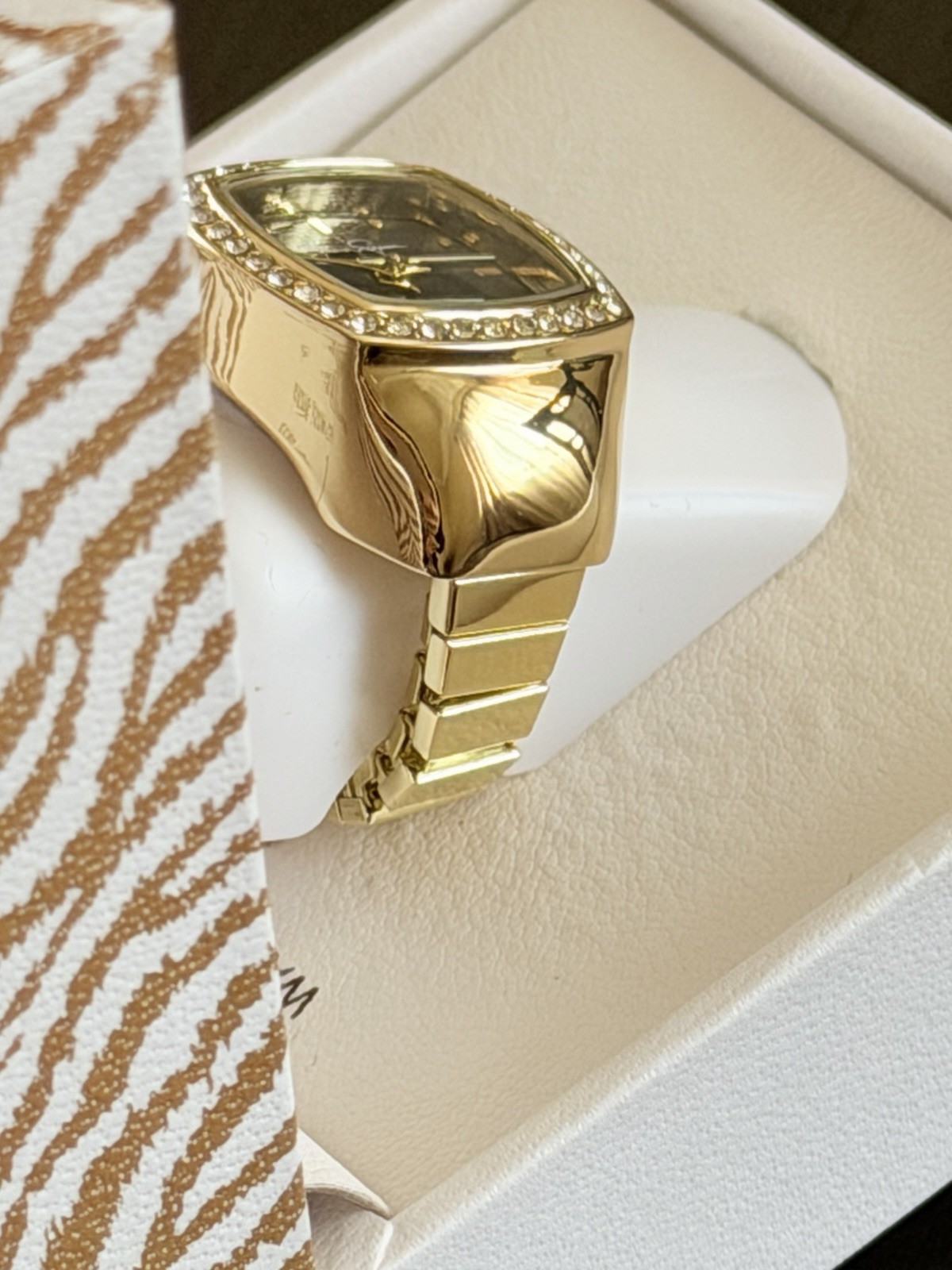Jessica Simpson Gold Tone Stretch Fit Glitter Ring Watch Square Frame One Size