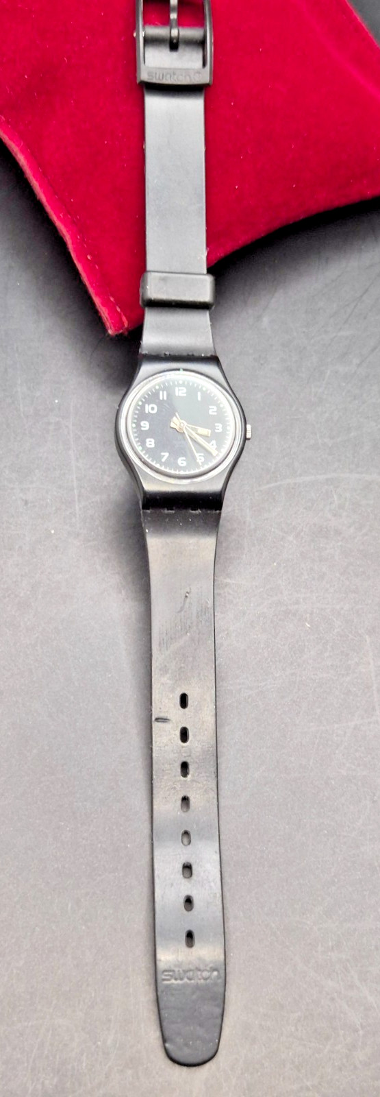 Vintage SWATCH Women’s All Black Silicone/Rubber Strap Watch-Working