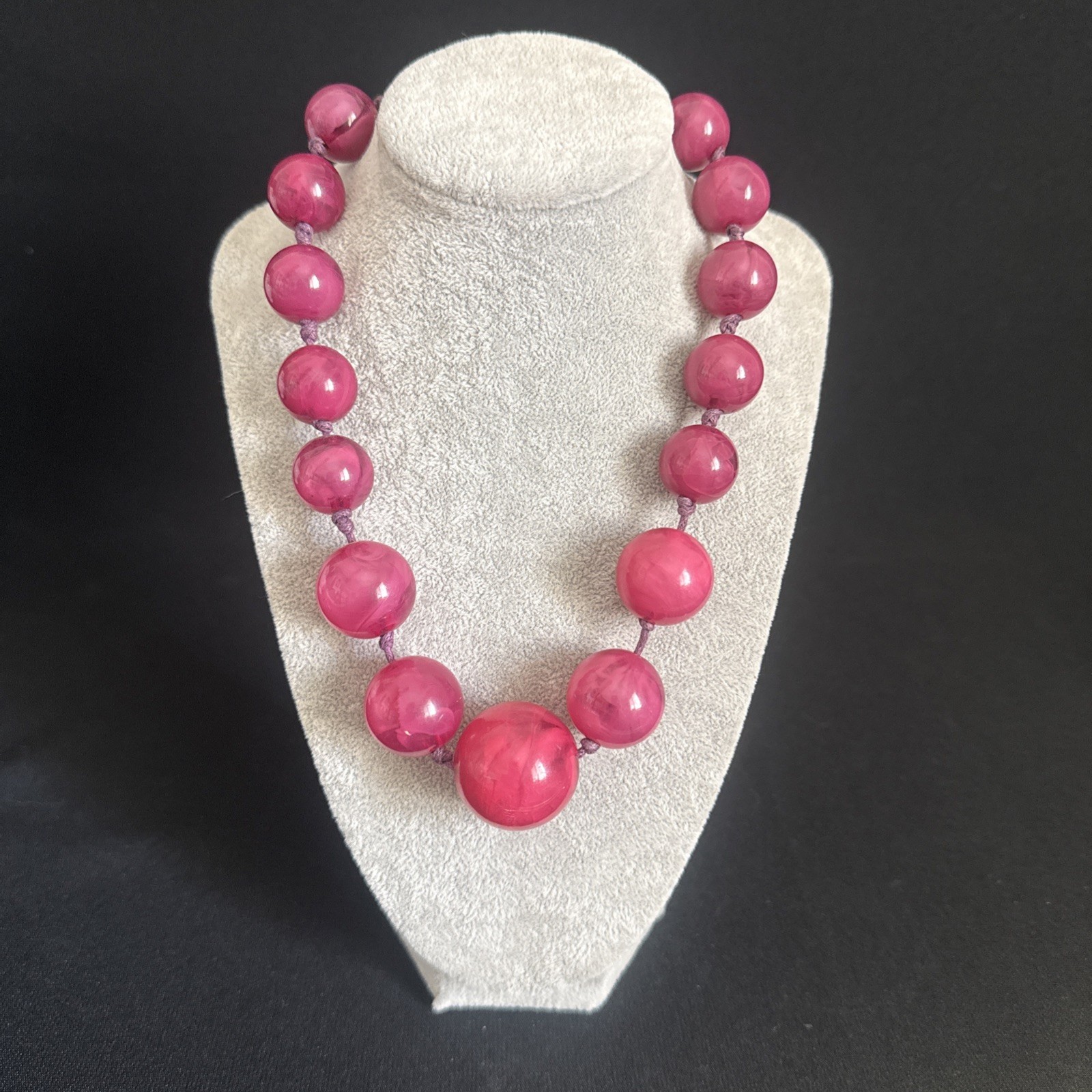 Fuchsia Pink Lucite Graduated Chunky Bead Hand Knotted 20“ Adjustable Necklace