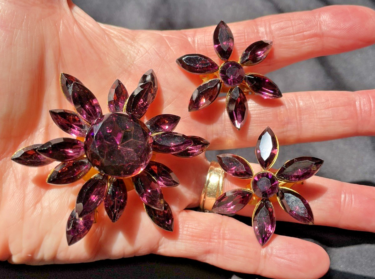 VTG Purple Ruby Red Rhinestone Brooch & Clip-On Earrings Set Mid Century Glam