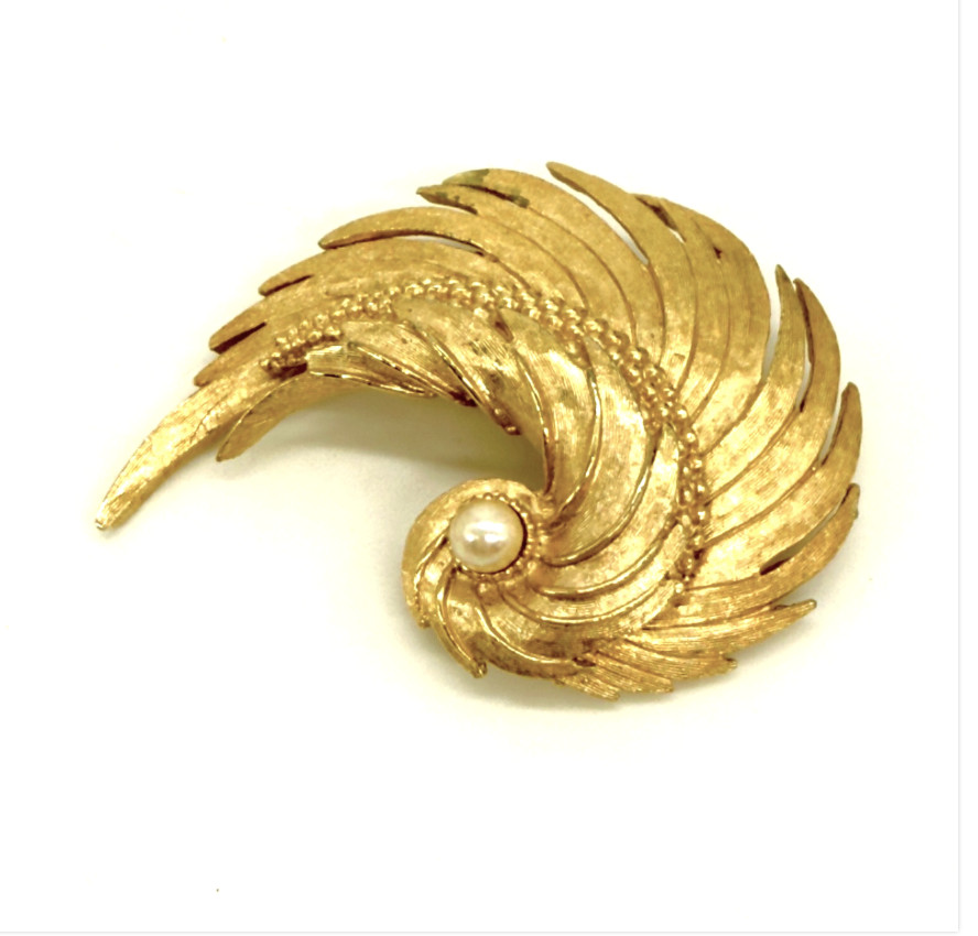 Vintage Boucher Brooch Gold Tone Feather Pearl READ