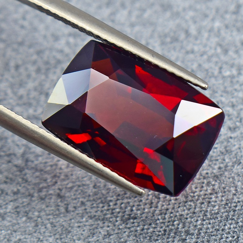 Natural Red Pyrope Garnet 11.27ct Untreated VVS, In-house Certified – 01114