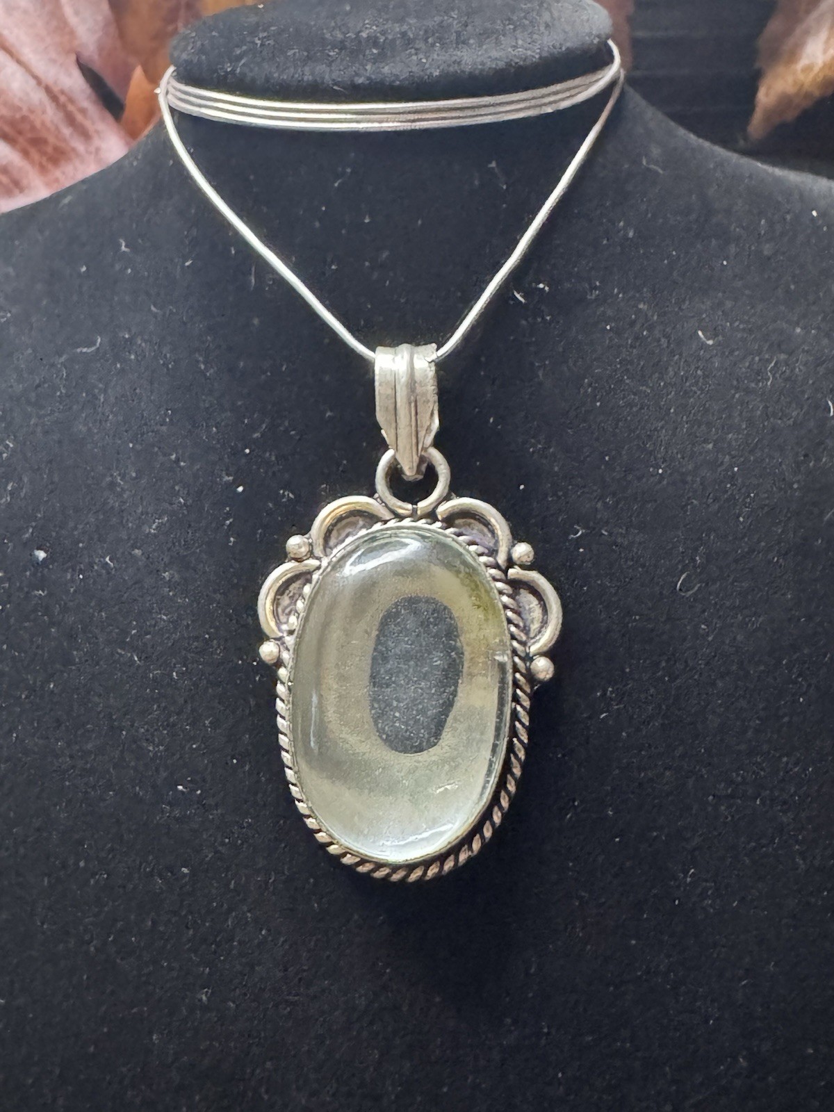 19g Vintage 2” Artisan Silver Tone Quartz Family Cabochon Penda