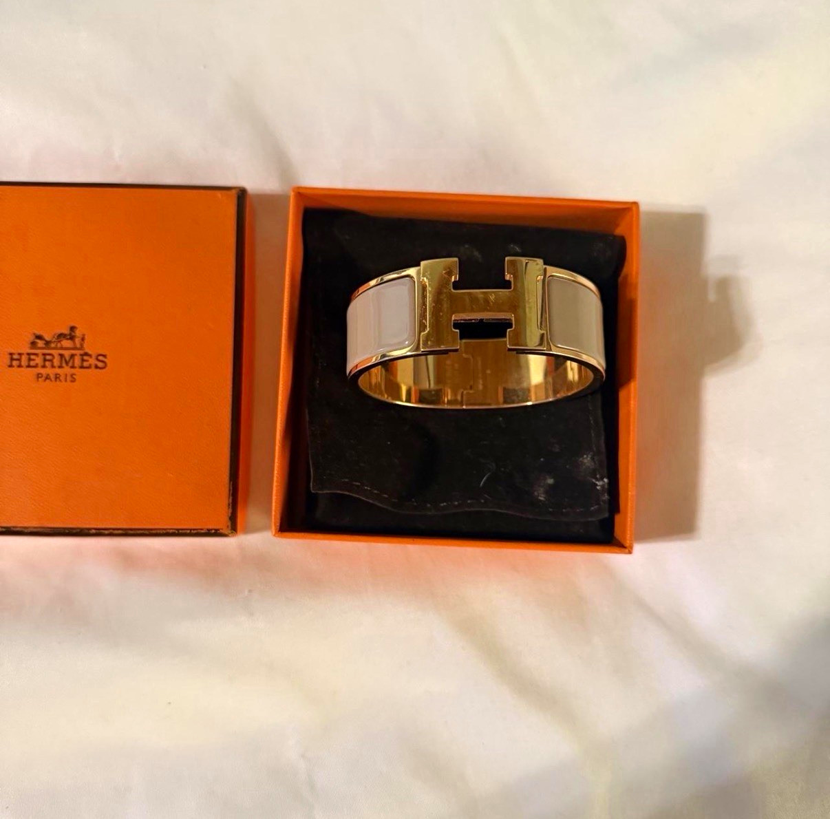 Hermès Clic Clac H Hinged Bangle Bracelet Yellow Gold Plated / Marron Glacé