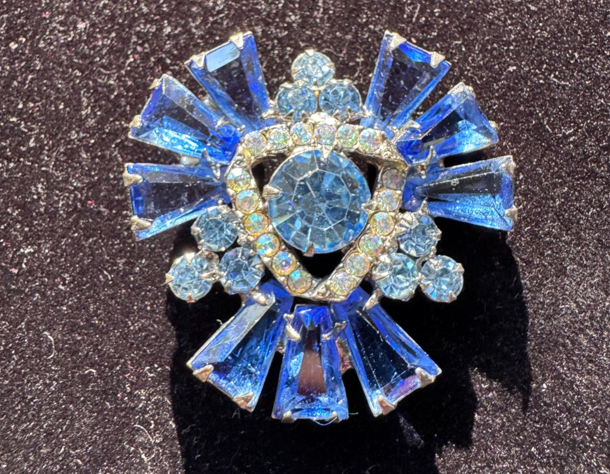 Vintage Juliana D&E Blue Keystone Glass Blue & White Rhinestone Brooch 1960s