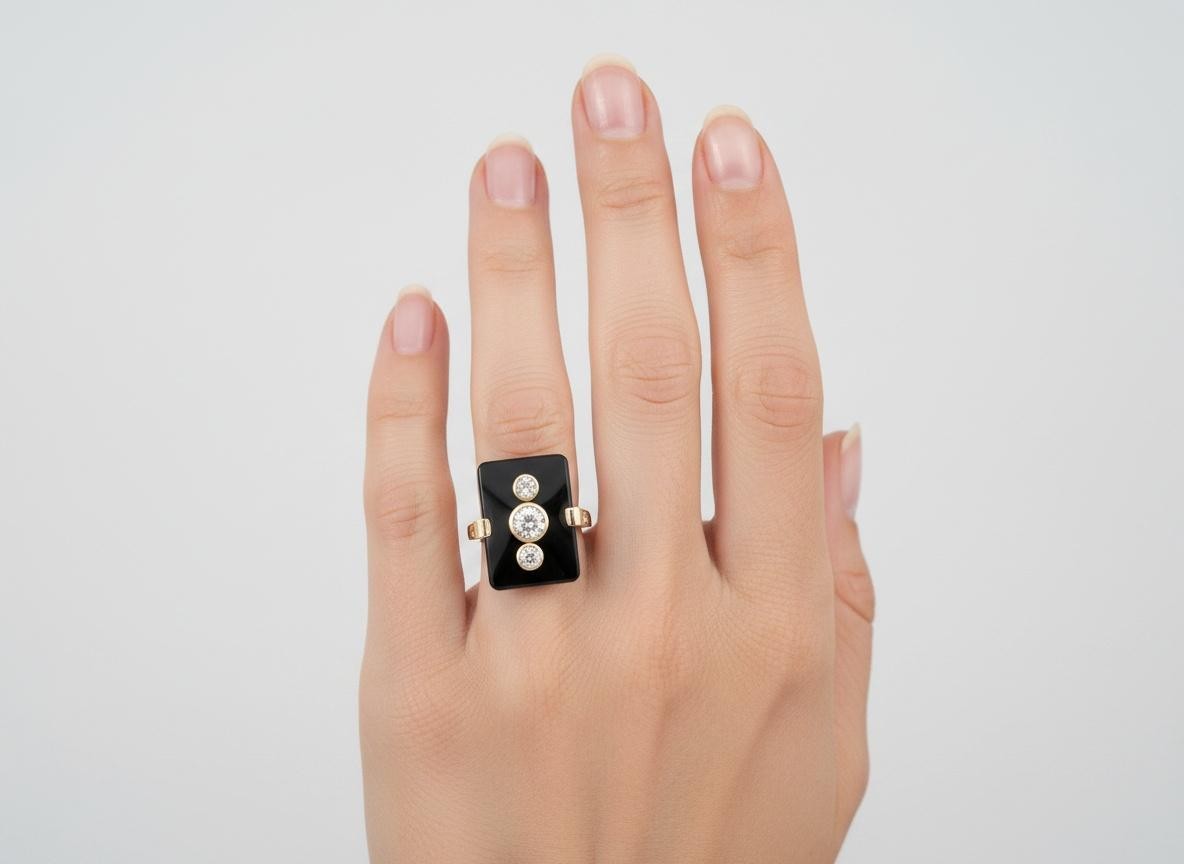 Art Deco 18kt yellow Gold Ring with Onyx & Diamonds