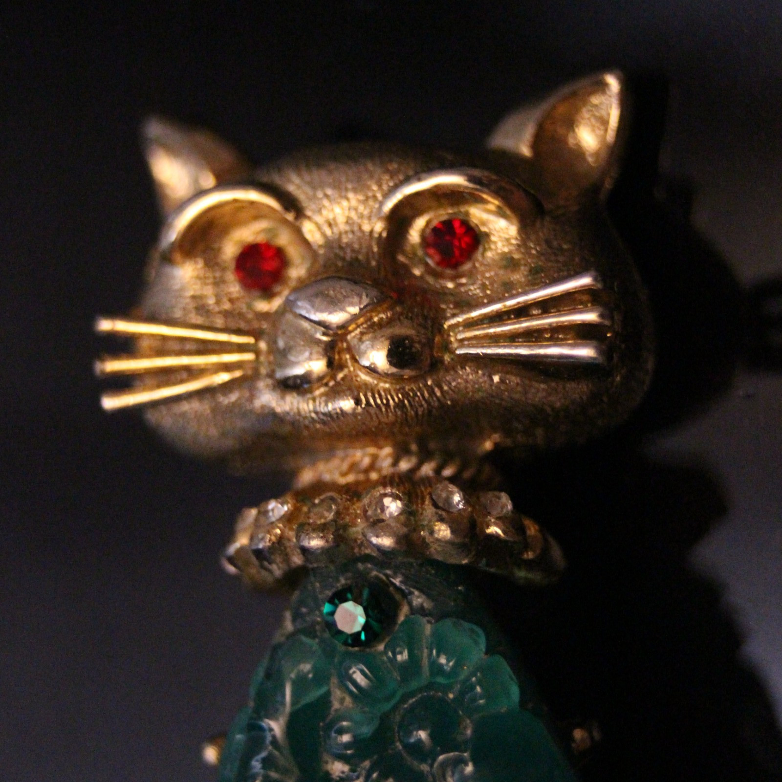 Vtg Kitty Cat Pin Brooch Jade Green Belly Carved Flowers Ruby Red Rhinestones