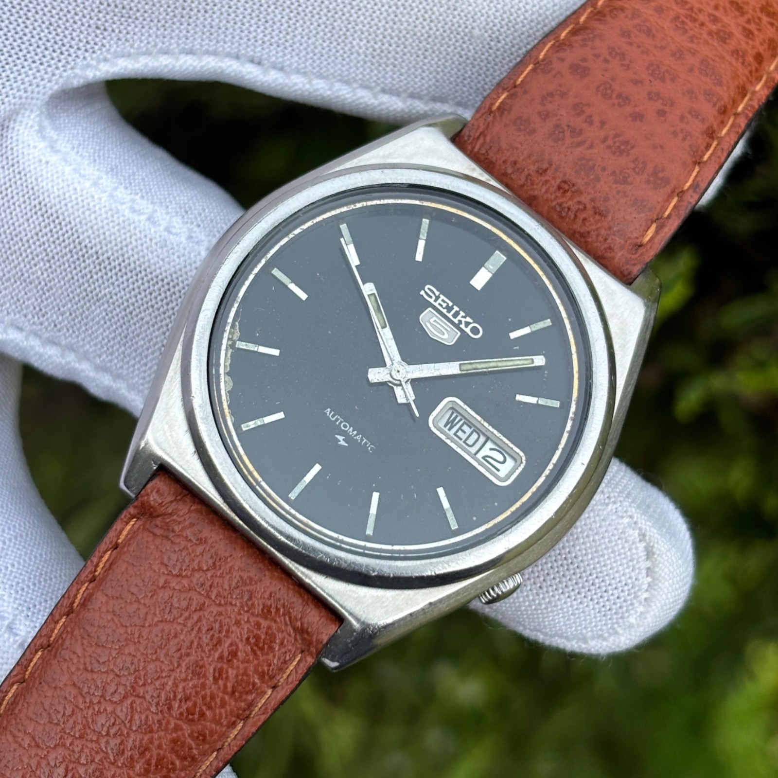 Vintage Seiko 5 Automatic Dress Formal Black Dial Japan Made Men Watch 7009-8760