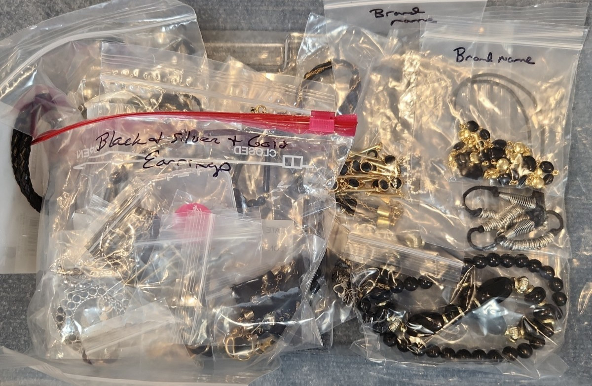 Jewelry Wearable Black Silver & Gold Tones Lot 5 Lbs Reseller # 765