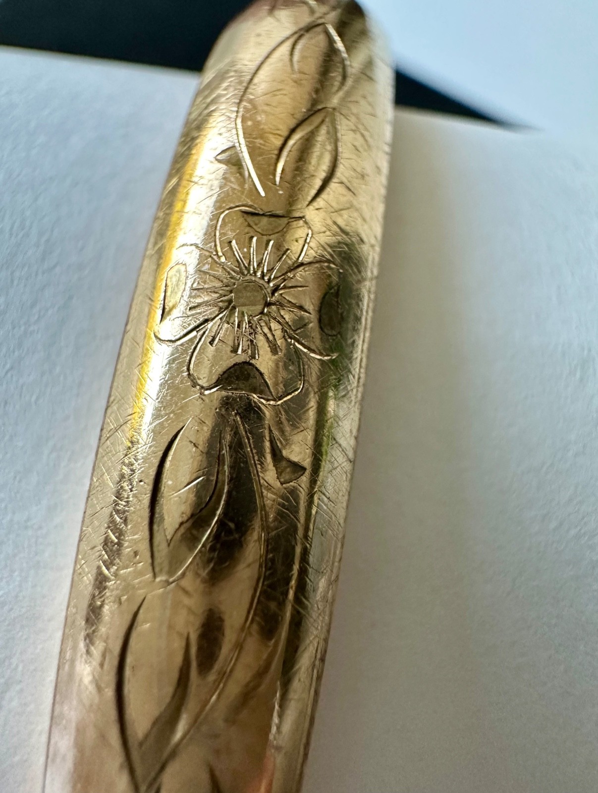 Vtg Winard 12K Gold Filled Hinged Bangle floral Etched secure w/ Bar