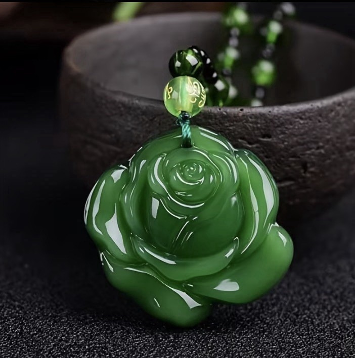 Green Jade Stone (Quartz) Rose; Hand-Carved Bohemian Style; w/black Gift Box NEW