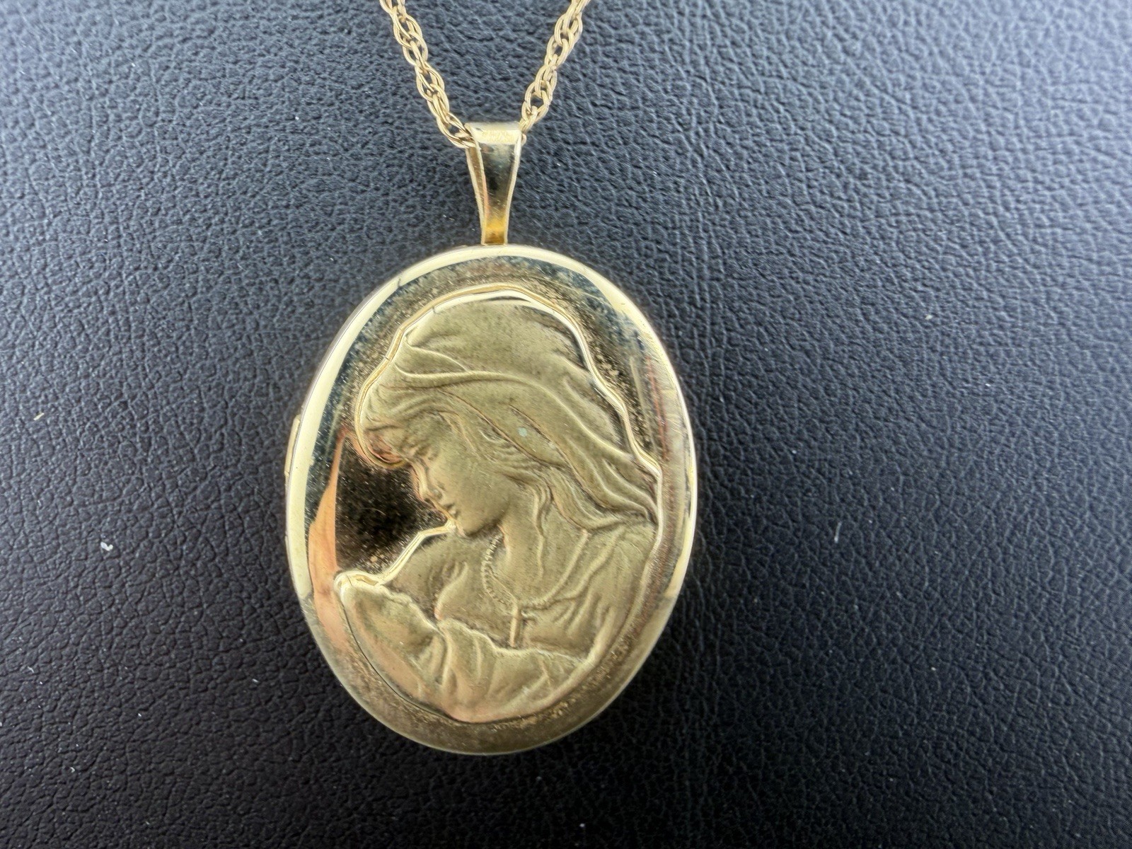 PPC Princess Pride Creations 1/20 14k Gold Filled St. Mary Locket Photo Pendant