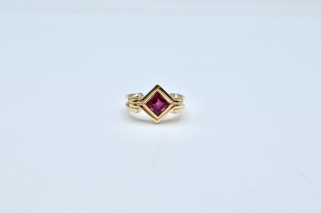 14k Vintage Gold And Rubellite Solitaire Ring.~~8.6gr