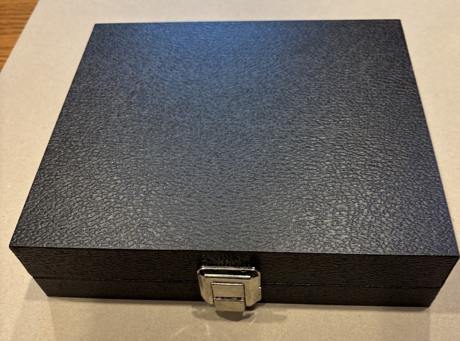 Ring box Keepsake Glass Top Display Case With Hinged Lid And Metal Clasp 36 Ring