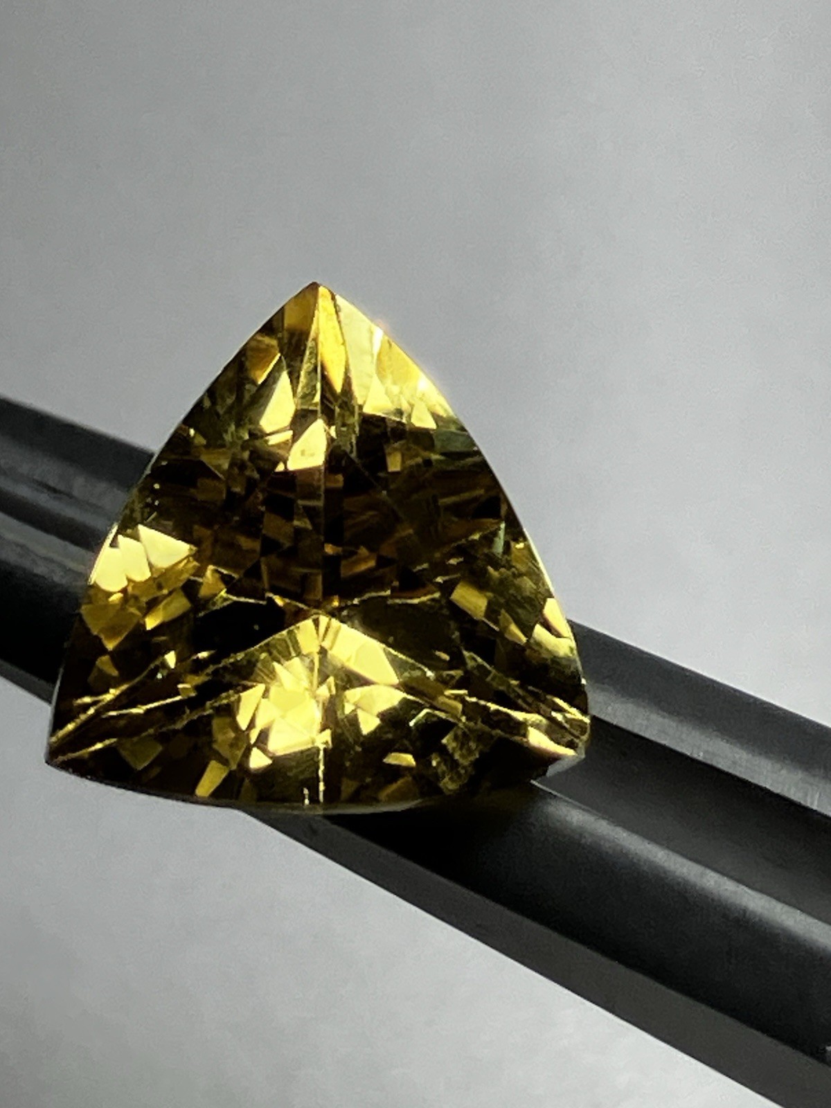 NATURAL YELLOW BERYL IF-FLAWLESS TRILLION CUT 5A BEST CANARY YELLOW 2.02 ct.