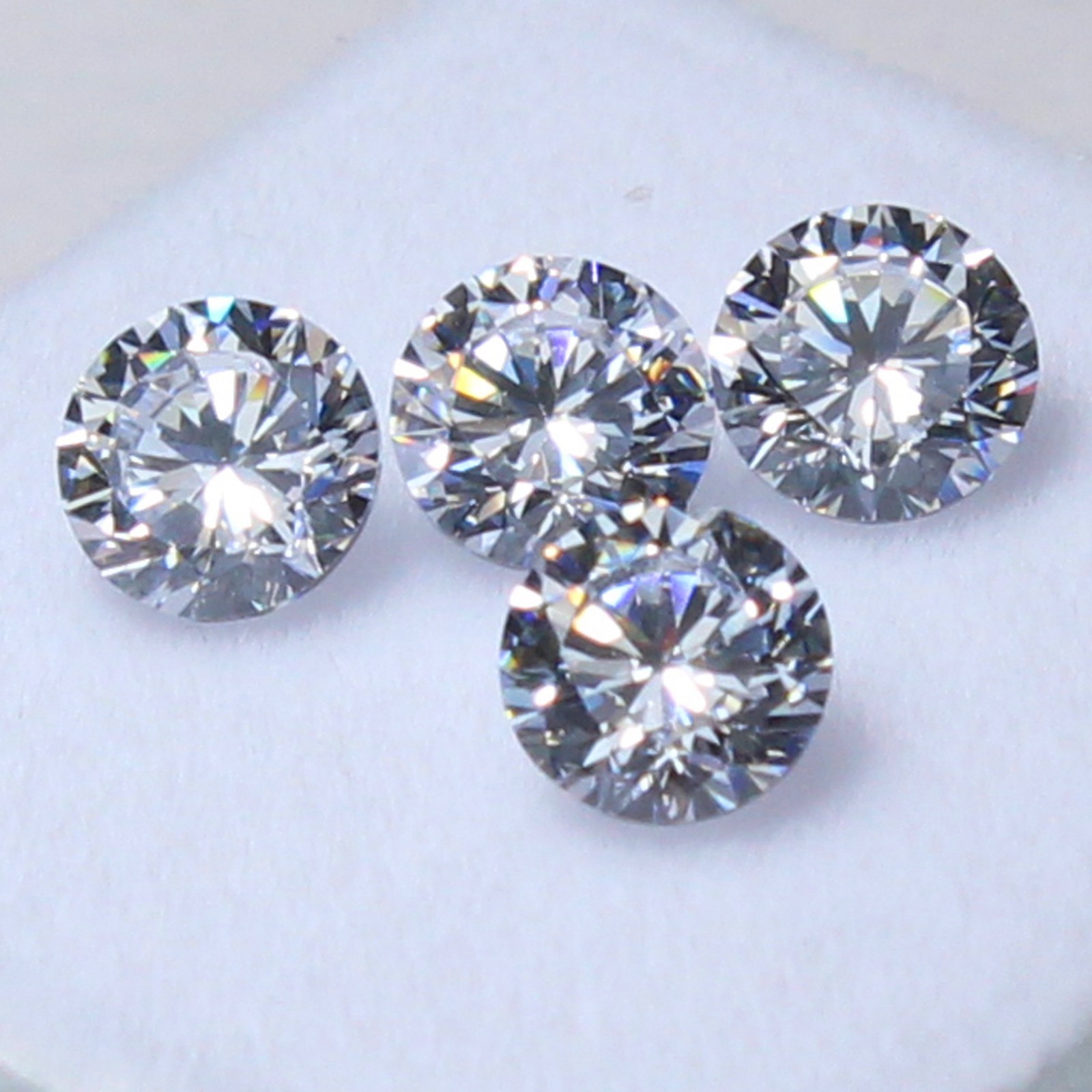 Natural Certified D Color VVS1 Brilliant Cut 2.70 MM Round White Diamond 4 Pcs