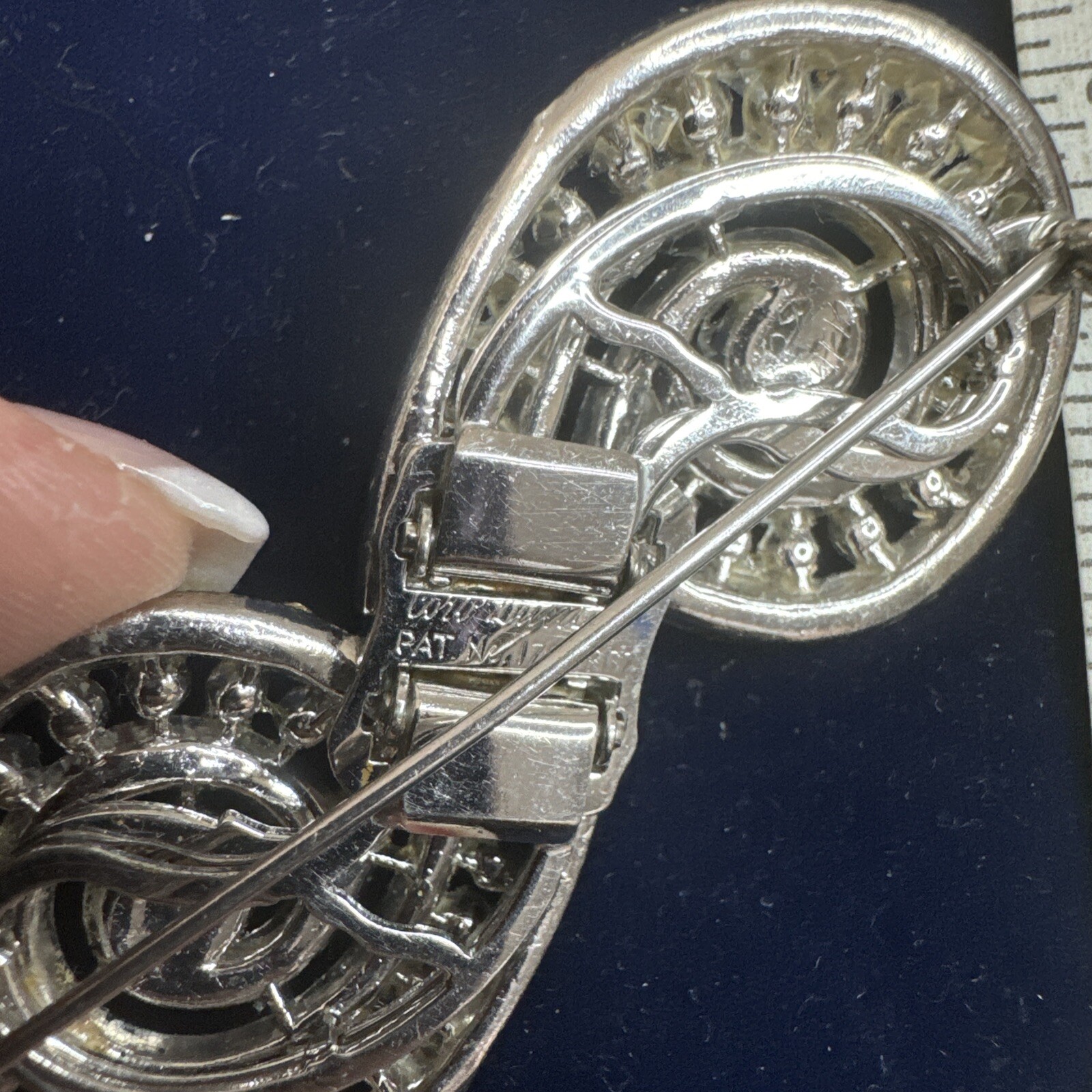 coro duette Gorgeous Swirl Brooch Fur Dress Clip Silver Tone Clear Rhinestones