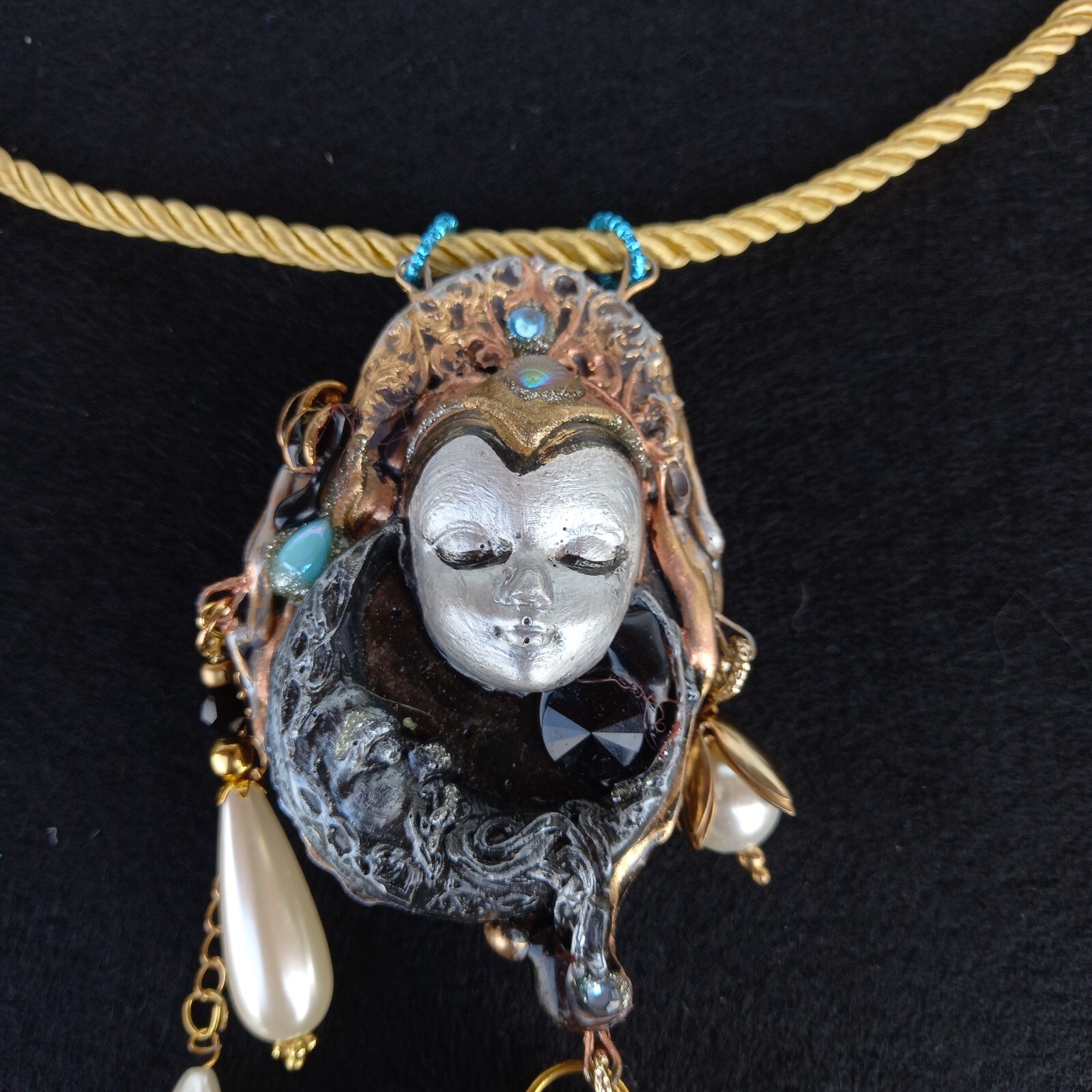 art deco nouveau jewelry necklace pendant luxury retro liberty woman shell moon