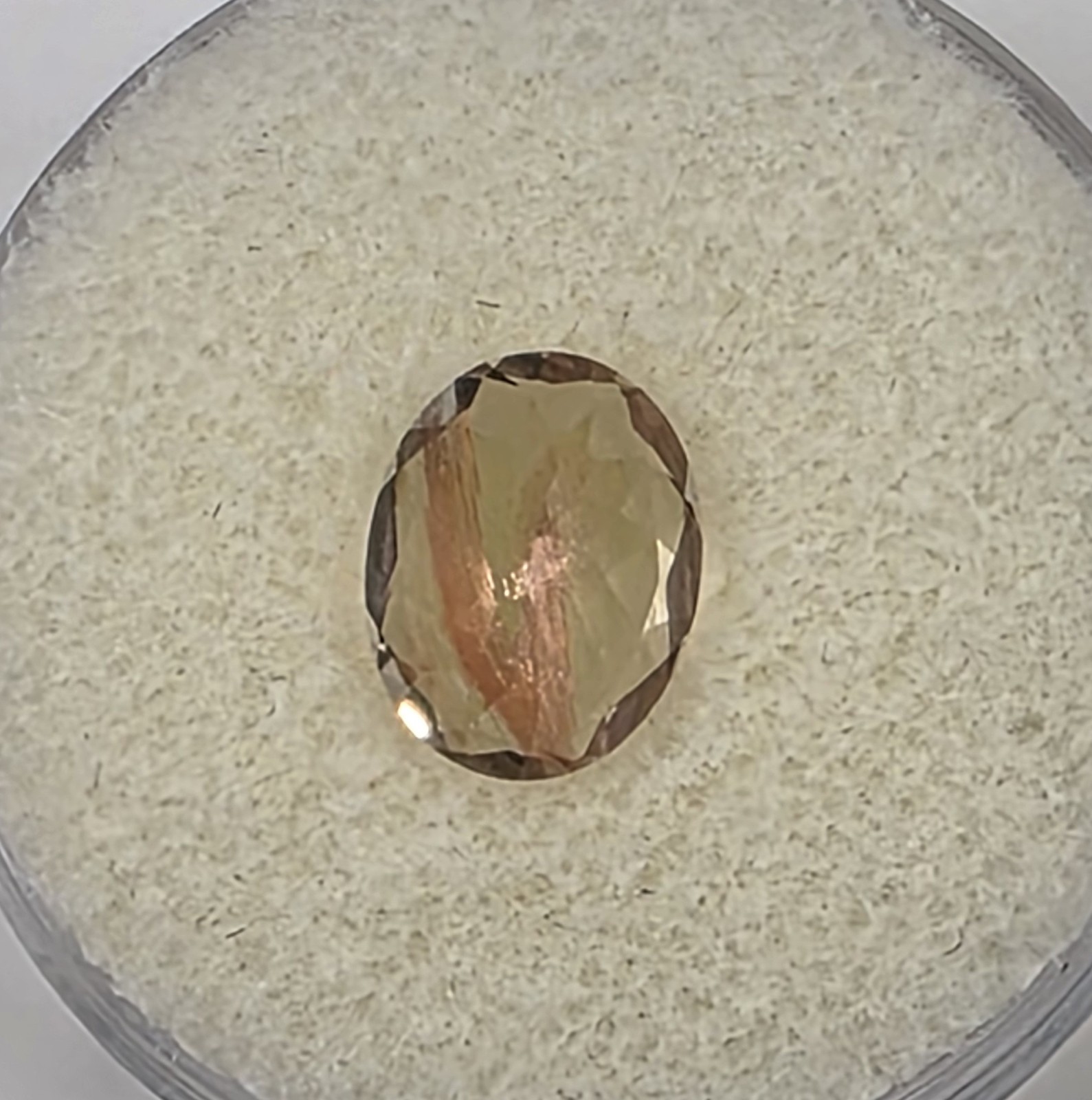 1.83 ct Oregon Sunstone –Oval Cut – Champagne with copper schiller