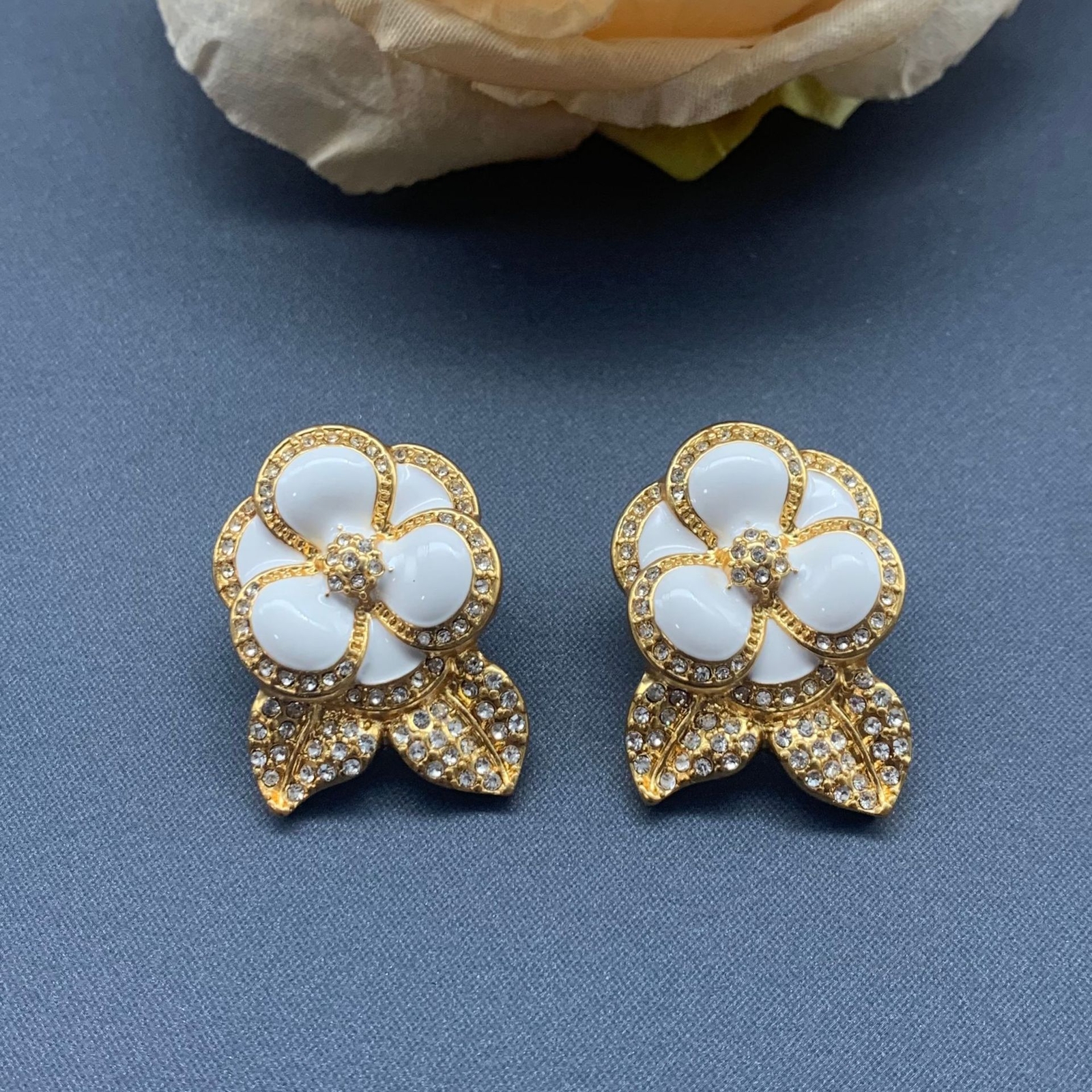 Fresh And Sweet Flower Earrings Stud Exquisite Fashion Women Jewelry Gifts