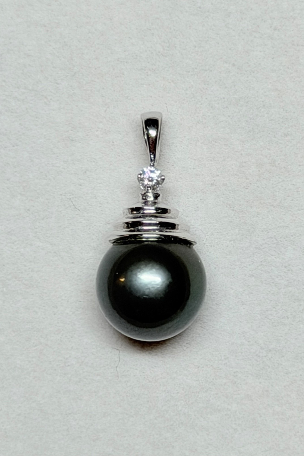 14k White Gold Pendant 10.9mm Tahitian Cultured Pearl 0.05ct Natural Diamond