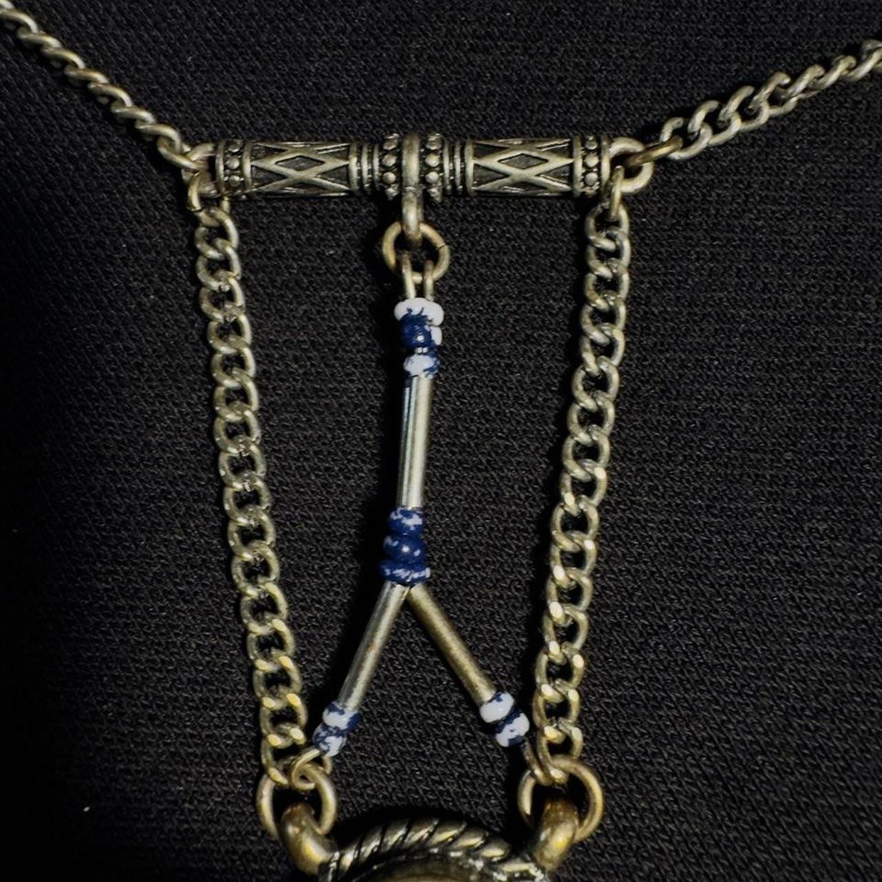 Blue stone pendant necklace with silver feathers and chains #boho #festival