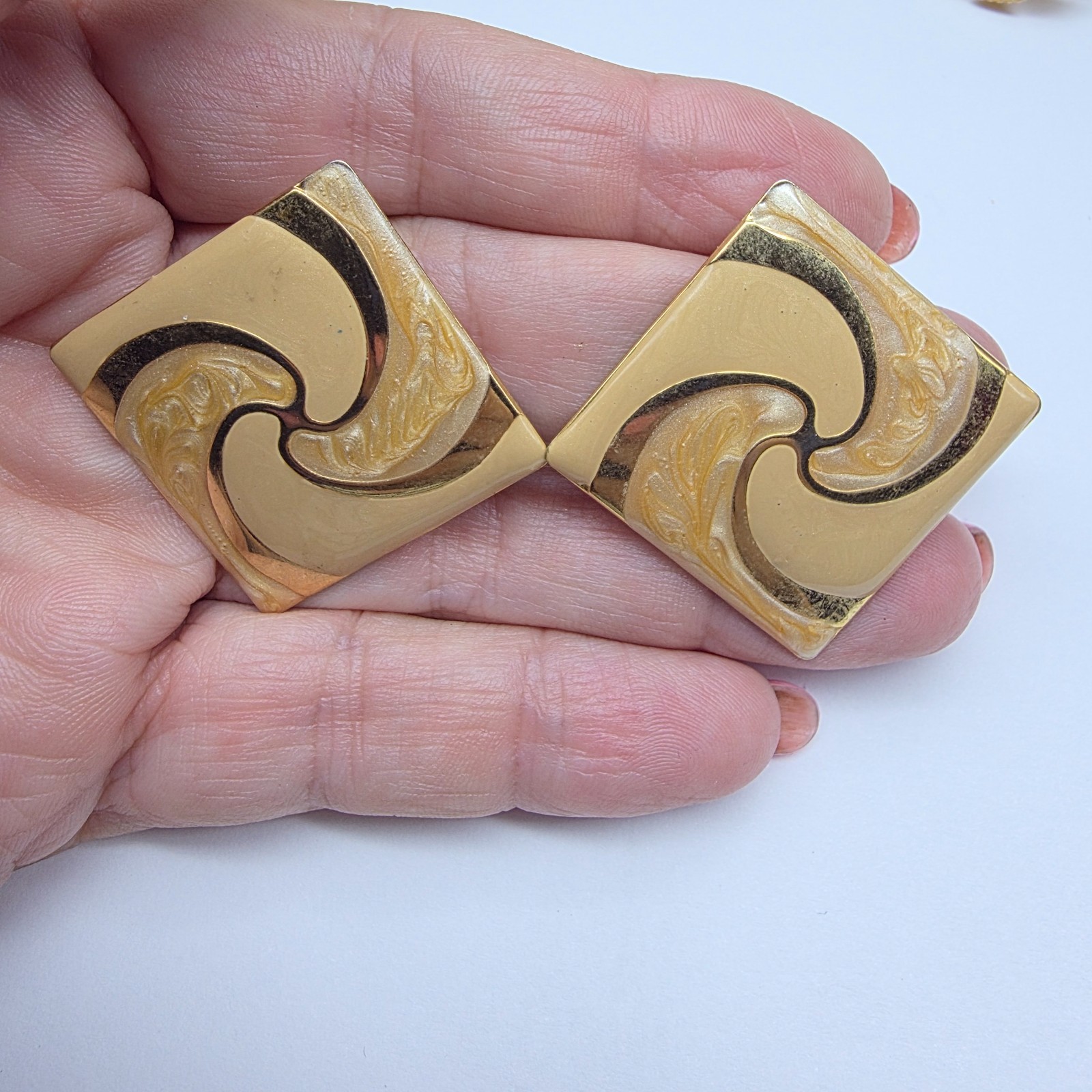 Cream Beige Swirled Enamel Gold Tone Metal Clip On Earrings Vintage