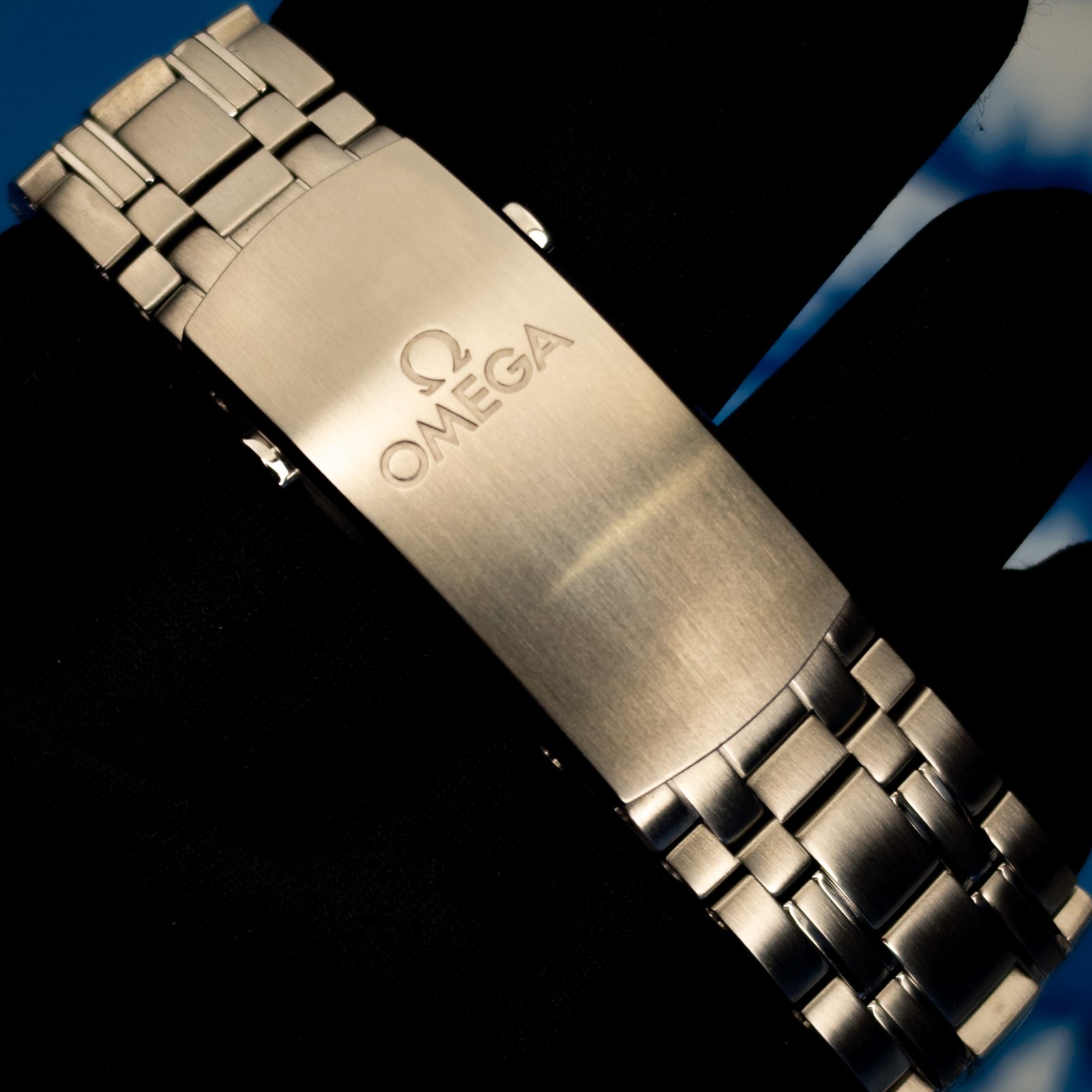 2025 Omega Seamaster Diver 300M 42mm White Wave 210.30.42.20.04.001 Box & Papers
