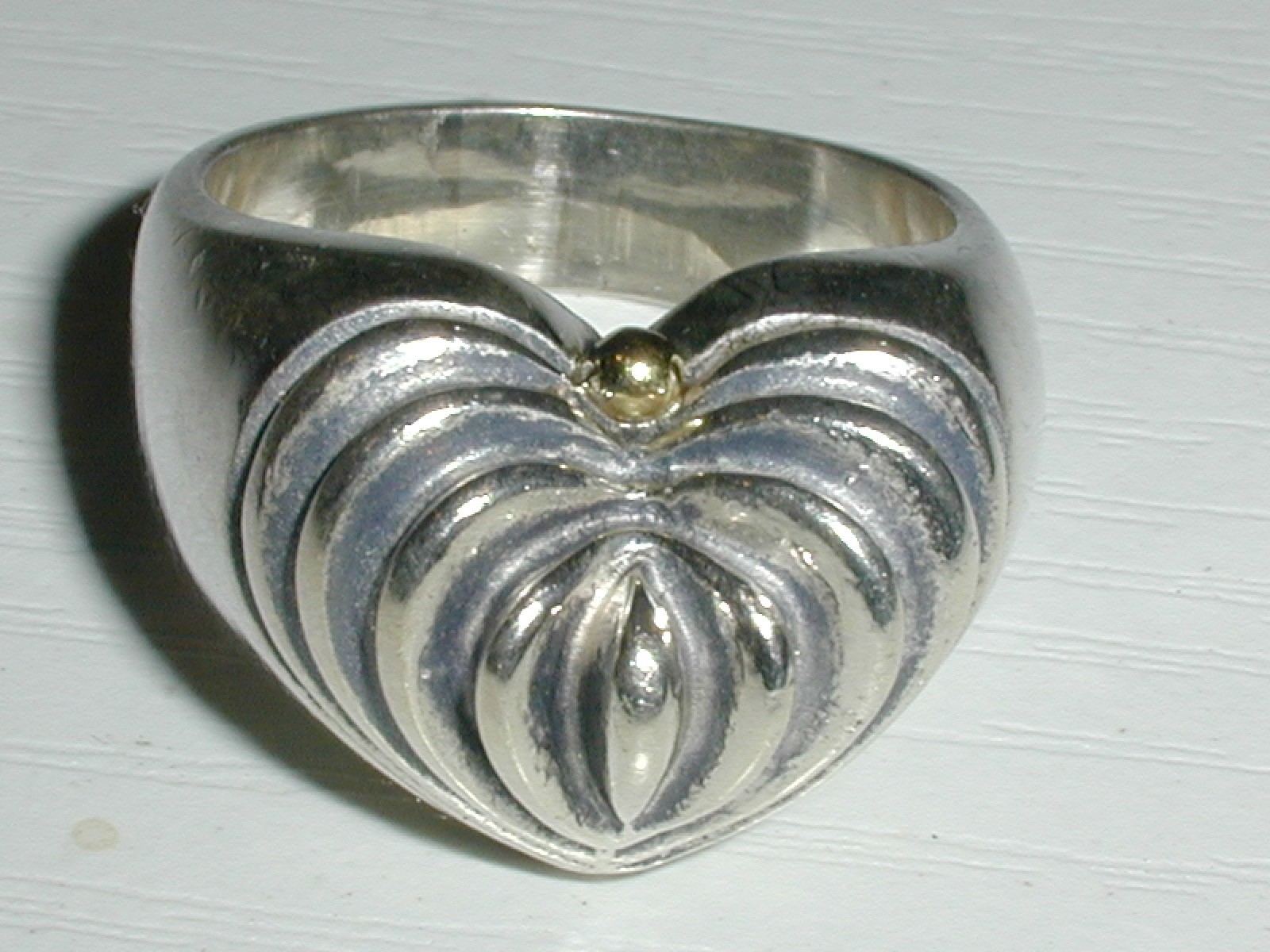 LAGOS CAVIAR STERLING HEART SHAPED RIBBED RING W/ 18K GOLD ACCENT- SIZE 7 1/2!
