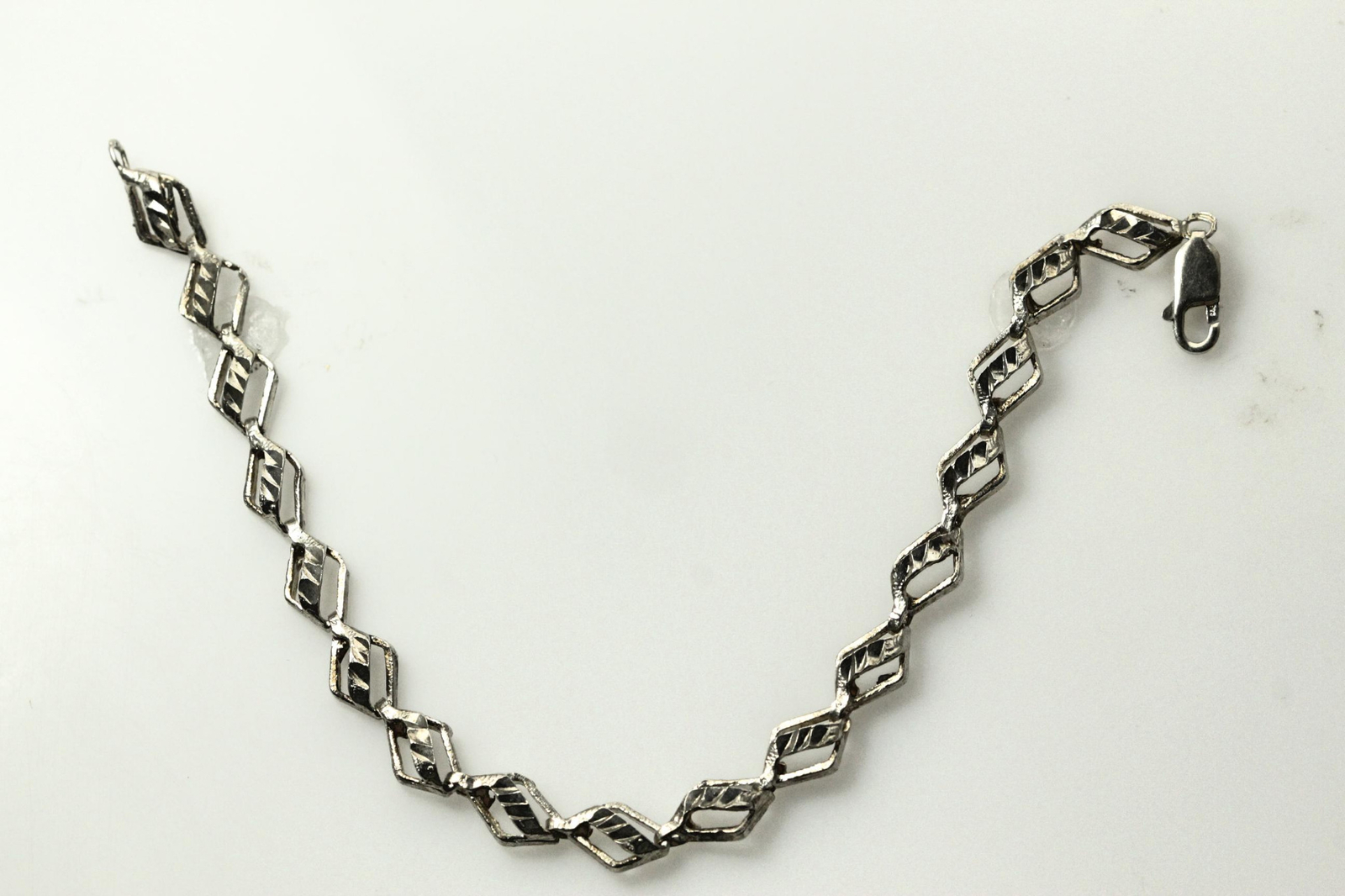 925 Sterling Silver 7.5″ Diamond Cut Kite Shaped Link Bracelet (BR3796)