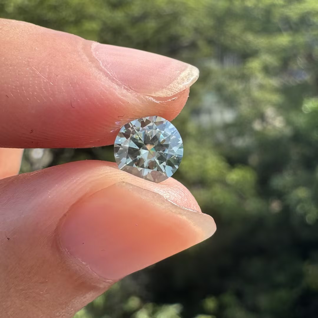 Wholesale VVS1 Moissanite Stones green 5-9mm Round Cut for Earring Jewelry Stone
