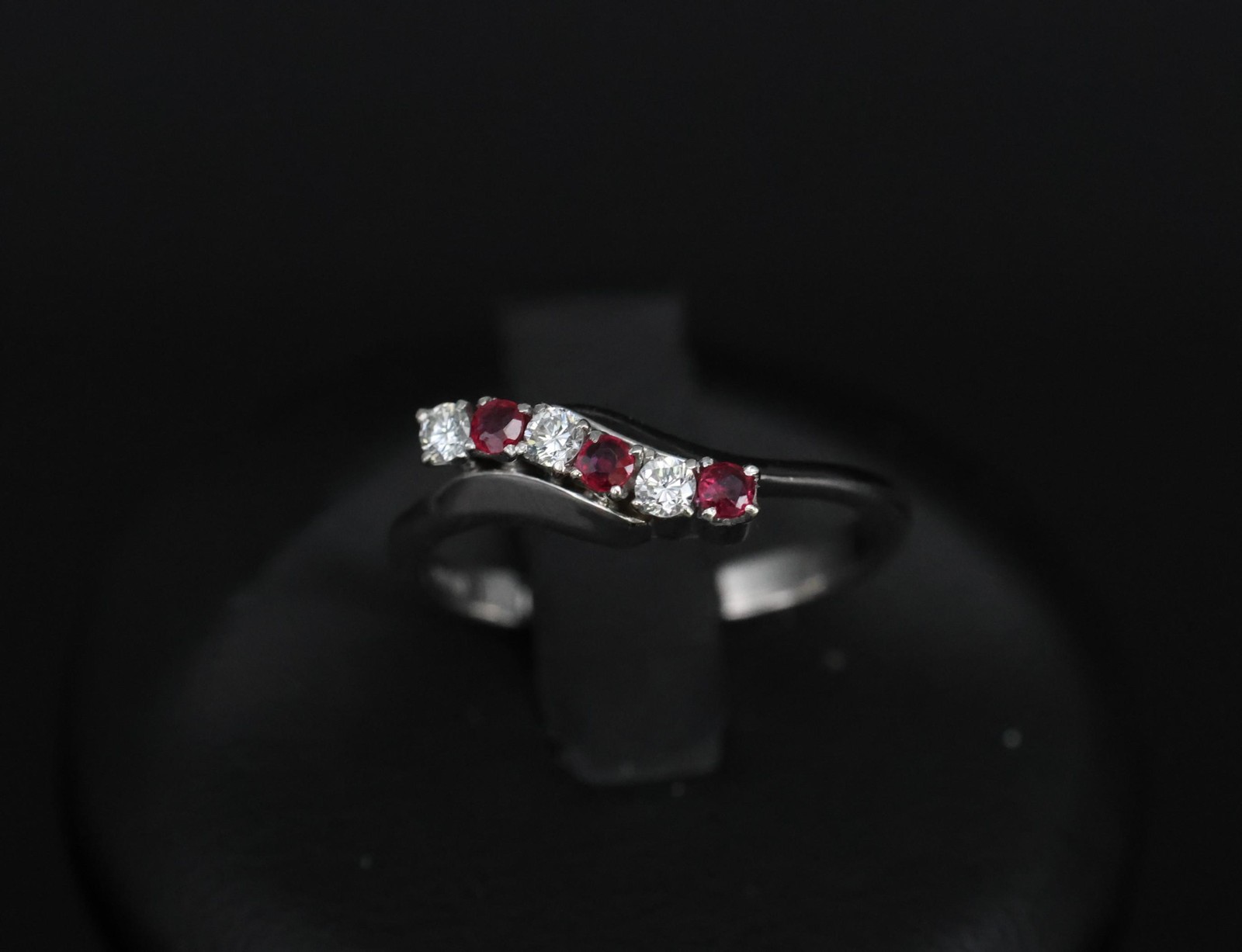 Vintage 0.19ct Ruby & 0.17ct Diamond Platinum Wavy Ring Size 6.5, 3.29g