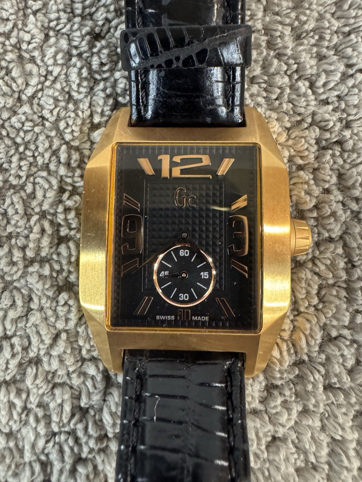 Guess Gc 22564g Unisex Watch, Swiss Made , Sapphire Crystal,leather Strap.34mm