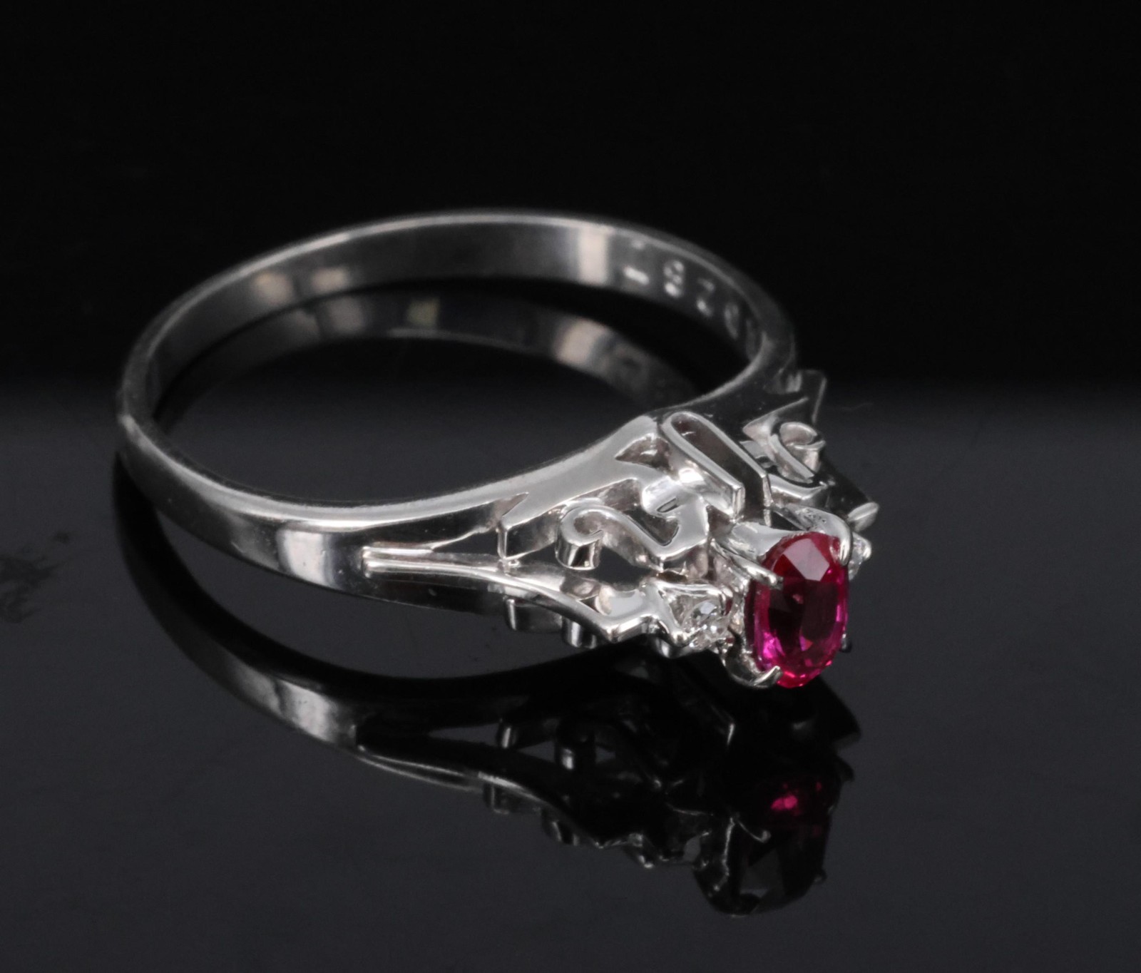 Vintage 0.28ct Vivid Red Natural Ruby & 0.04ct Diamond Platinum Ring Size 6