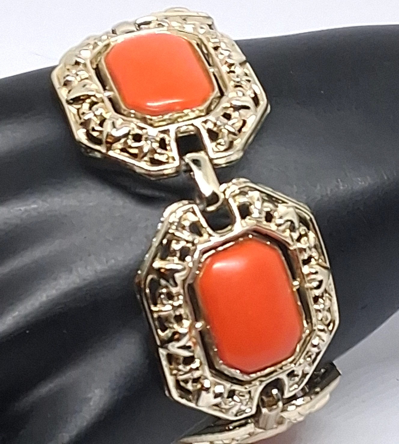 Gold tone Orange and White Reversable Cabochon tab clasp Bracelet Size 6.5 Inch