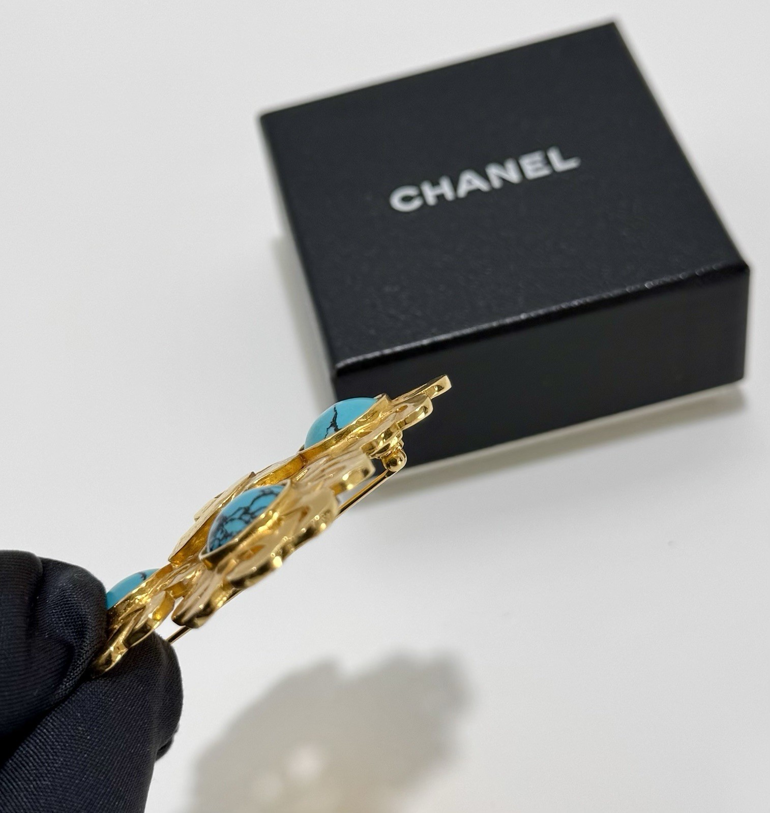 Chanel Turquoise Brooch Gold 97P Hammered Clover 24k Plated CC Vintage Very Rare