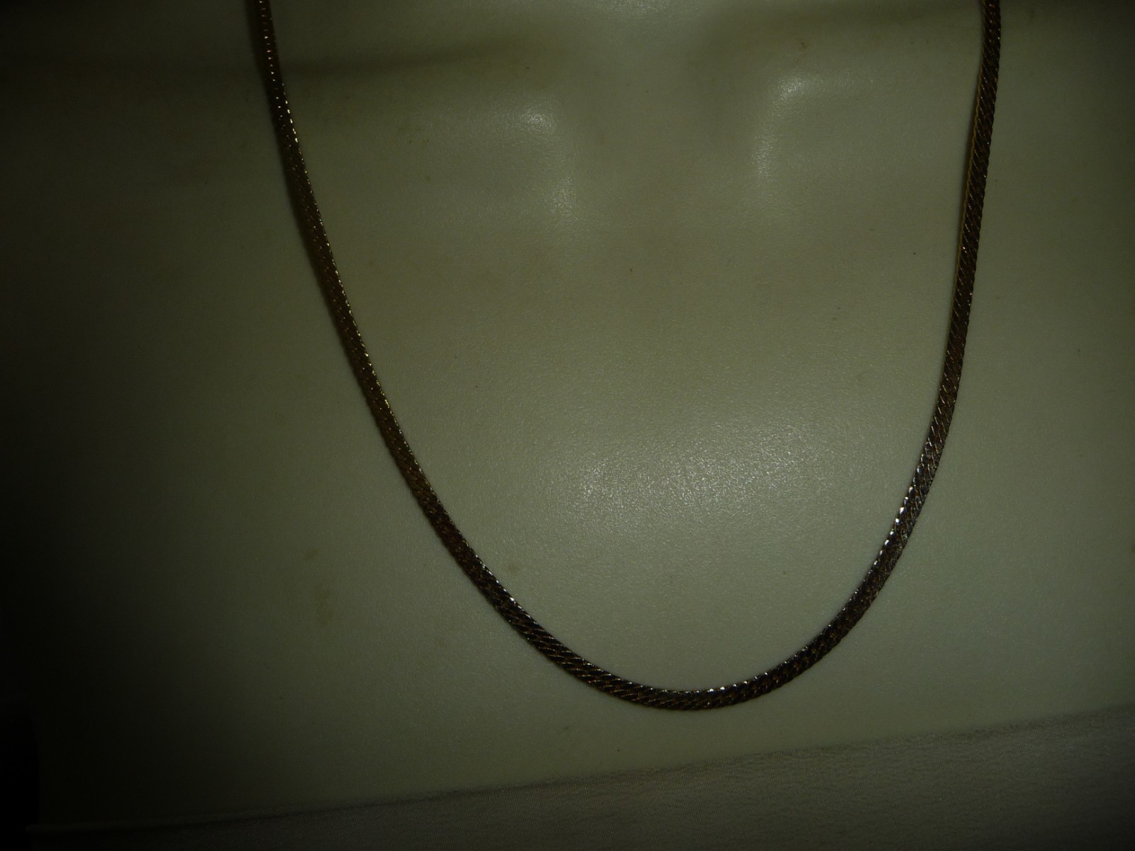 KOREA DELIQUE GOLD TONE HERINGBONE CHAIN BIB 9” L X 1/8” W NECKLACE #29/23