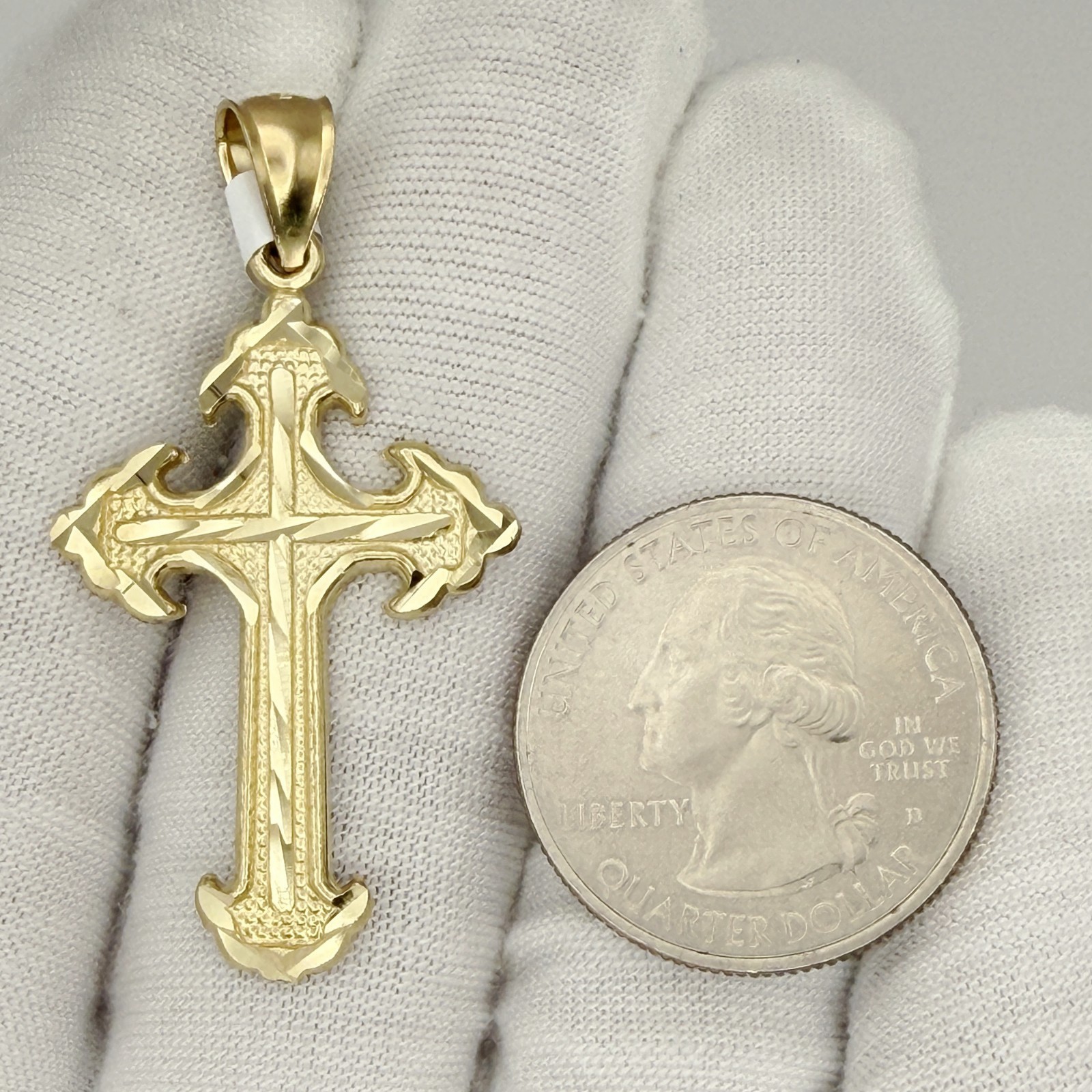 10kt Yellow Gold Diamond-Cut Mens Cross Religious Charm Pendant