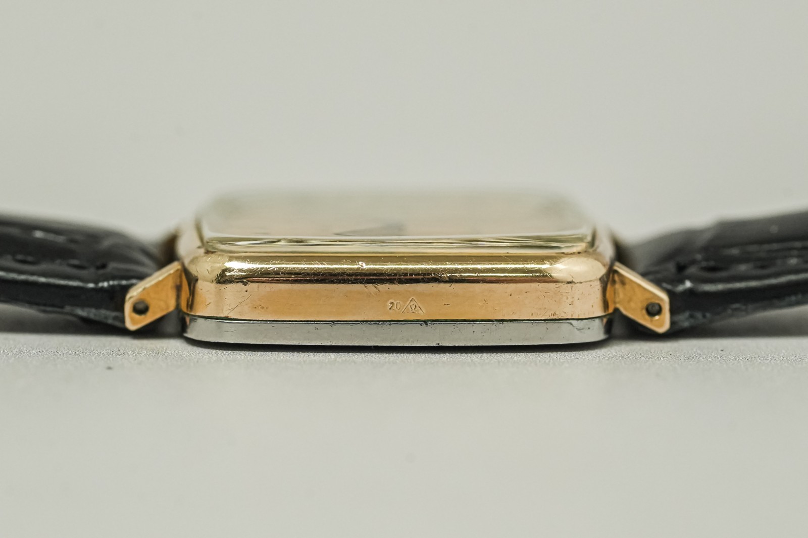 *Vintage 1975* OMEGA Geneve Cal.625 Manual Winding Roman Gold Square 26mm Men’s