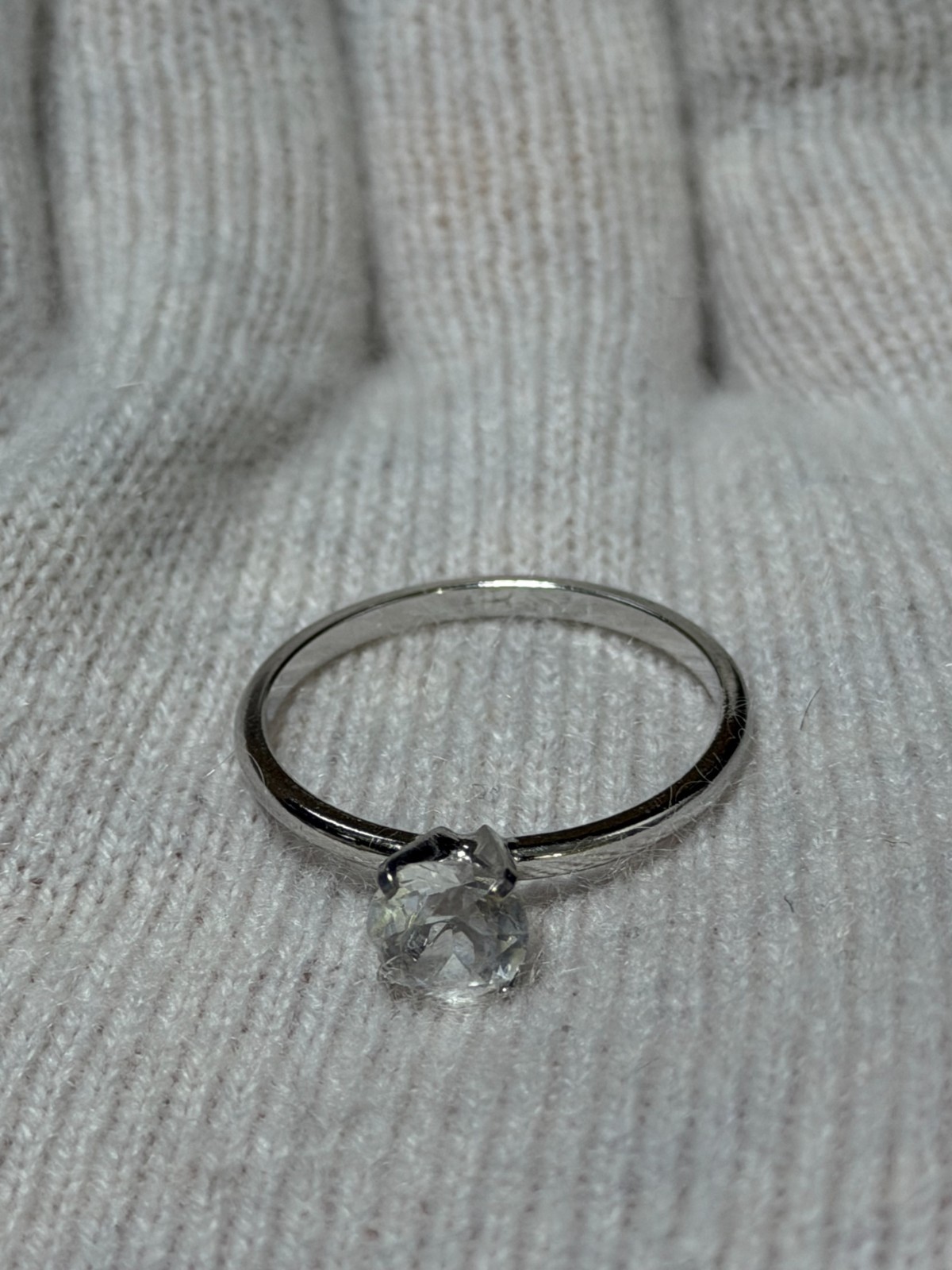 Silver Tone Round Ring With White/Transparent Main Stone Size 11.75
