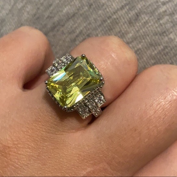 925 Silver Plated Luxurious Ring For Birthday Gift 3.5 CT CZ Women Wedding Ring