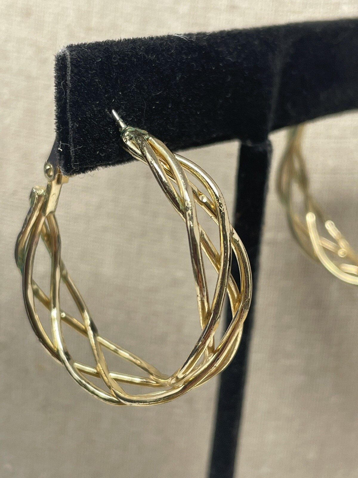 Vintage Gold Tone Lattice Weave Hoop Earrings Interwoven Basket Open Work Latch