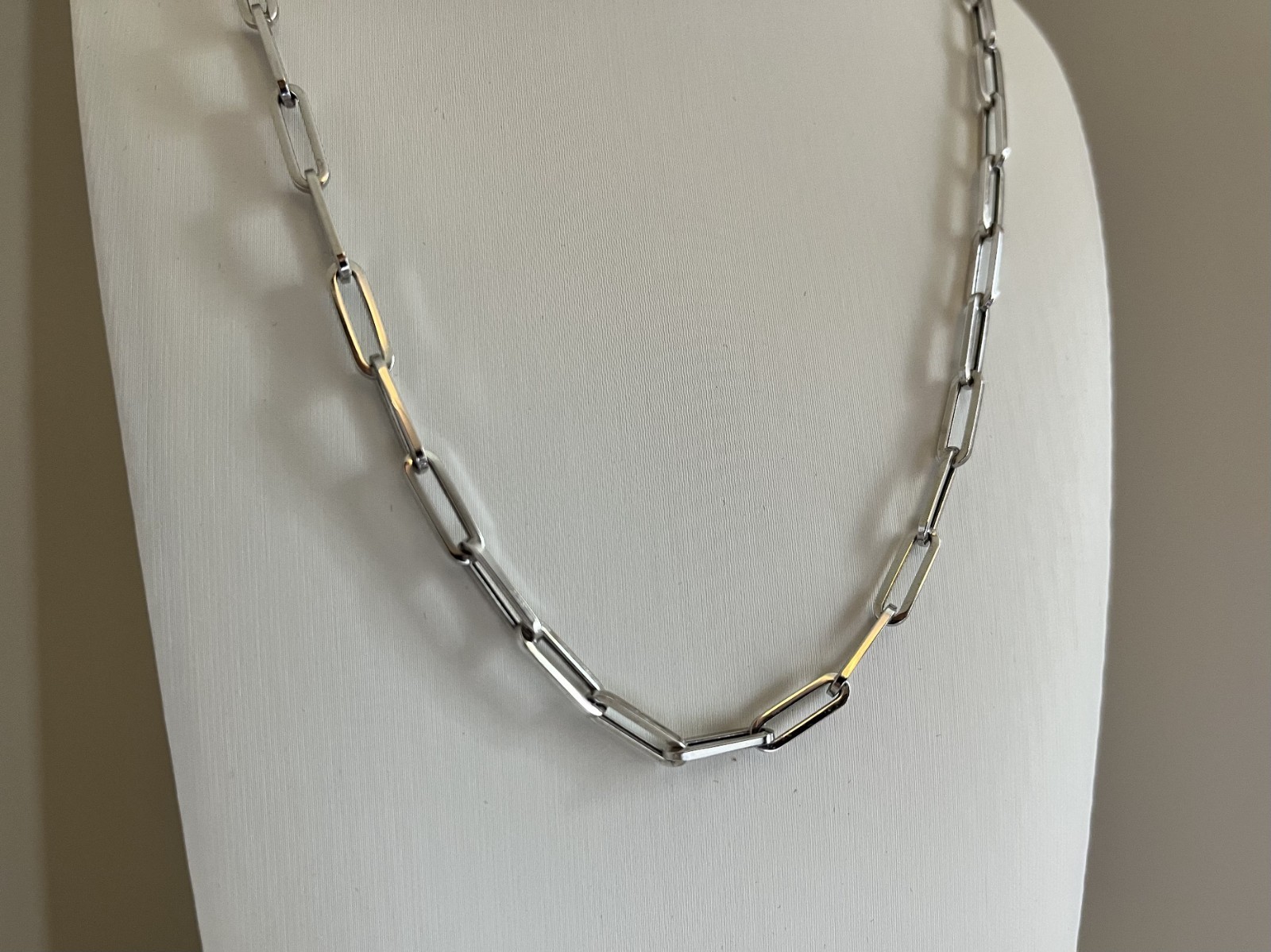 Blue Nile 14K White Gold Medium Paperclip Necklace 18″ Italian 4mm – Excellent