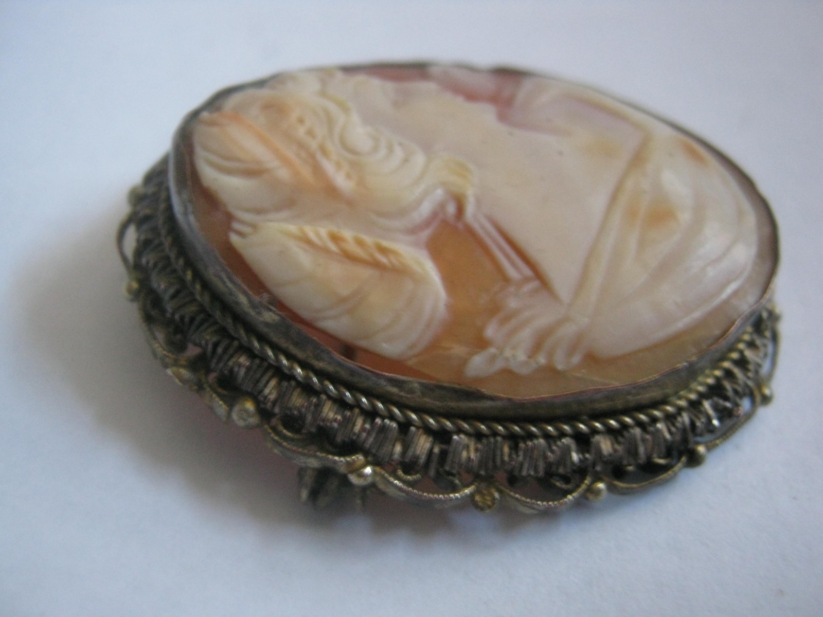 Pretty Lady Carved Shell Cameo 1.75″ Brooch/Pendant Fancy Hair & Dress LQQK!