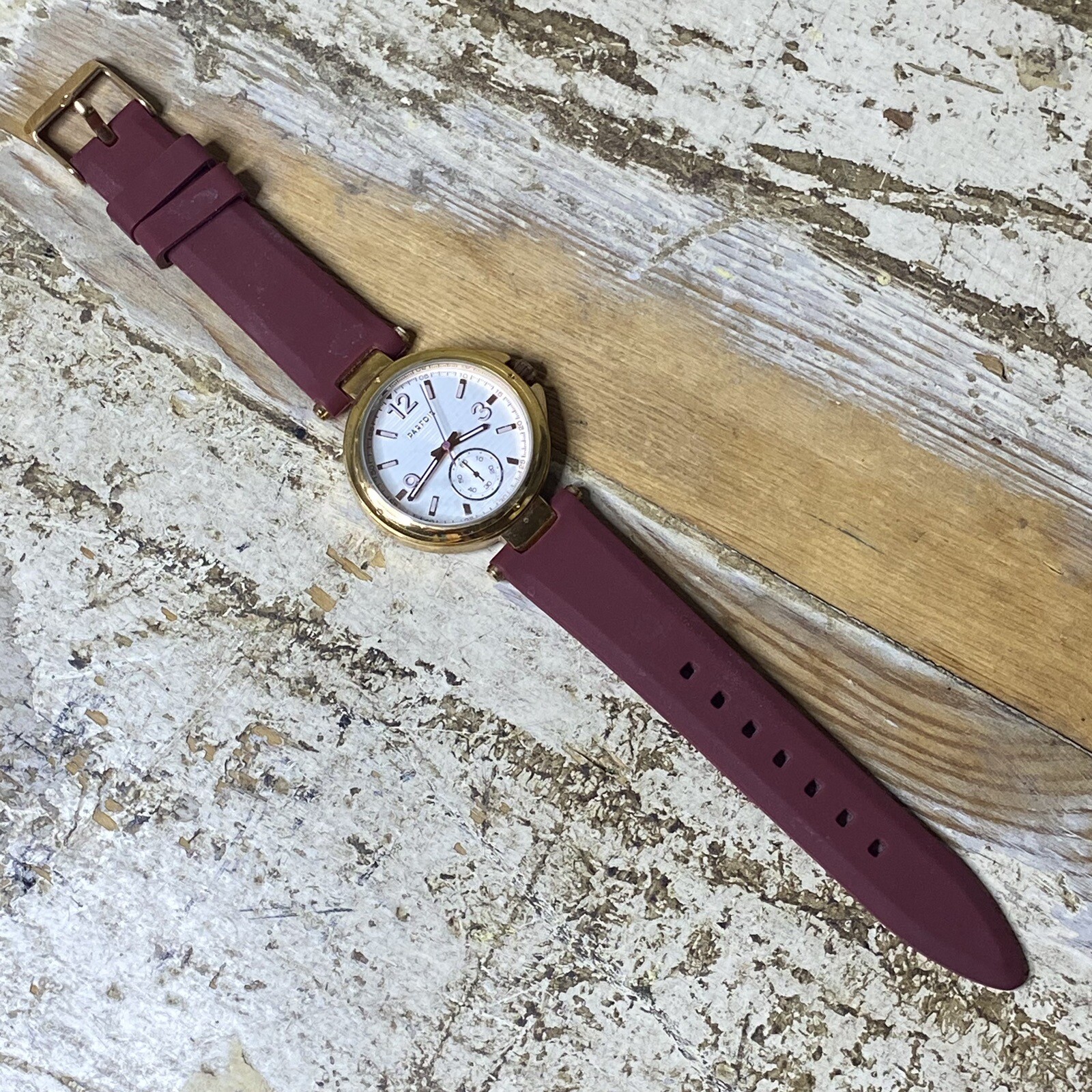 Parfois Elegant Gold Tone Ladies Watch With Center Subdial And Silicone Band