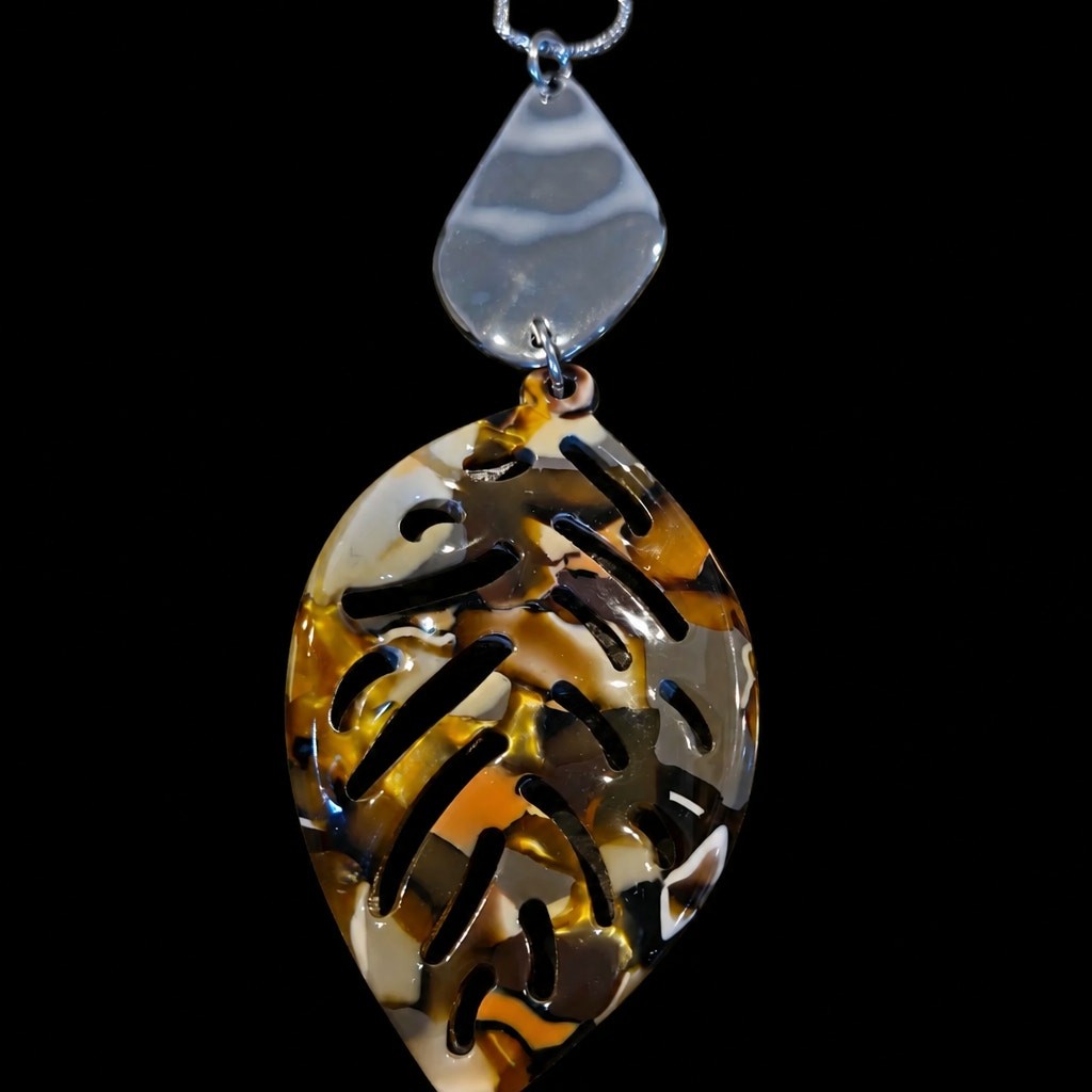 Chico’s silver tone long station necklace tortoise she’ll resin pendant